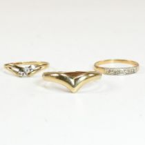 THREE HALLMARKED 9CT GOLD RINGS INCLUDING TWO GEM SET