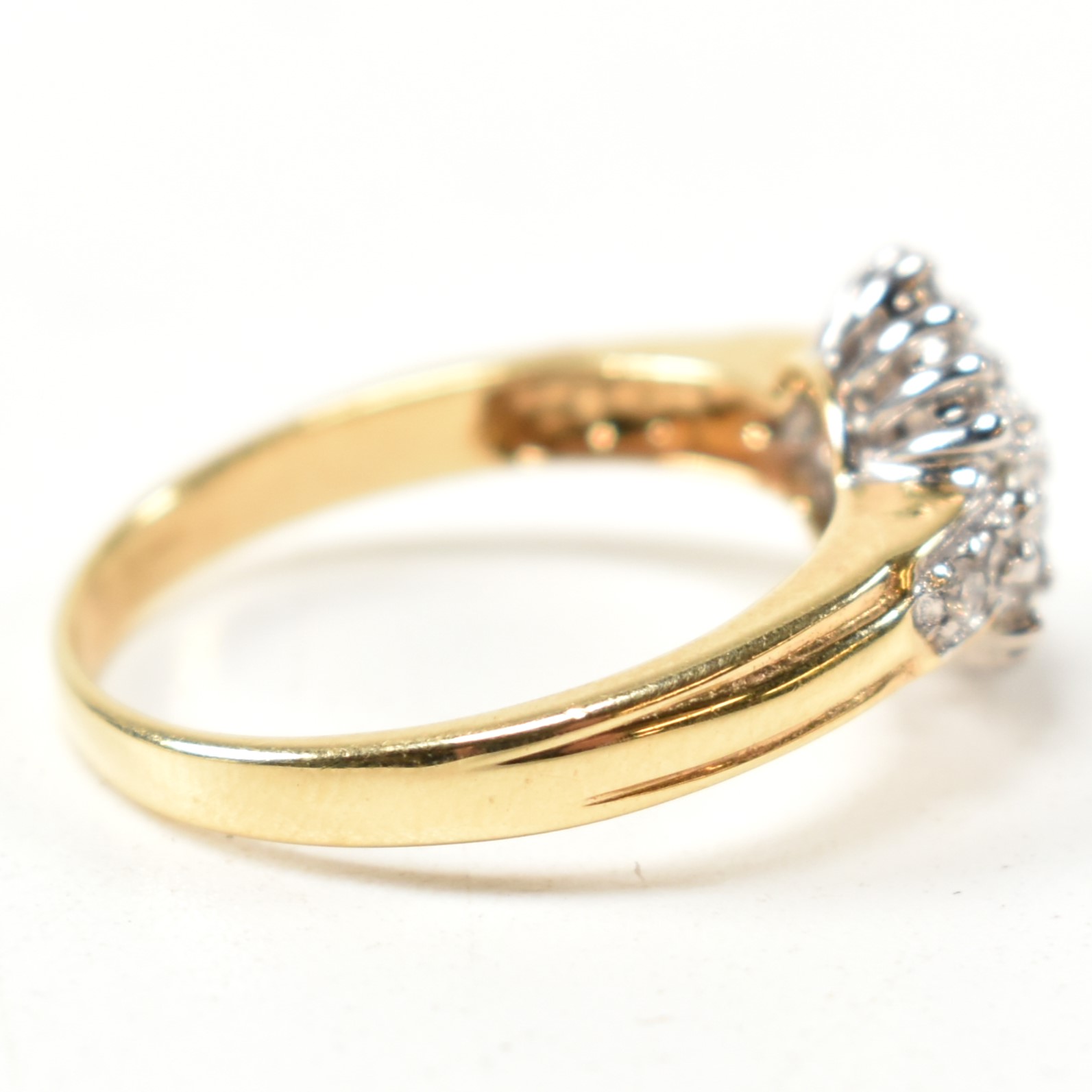 HALLMARKED 18CT GOLD & DIAMOND CLUSTER RING - Image 4 of 10