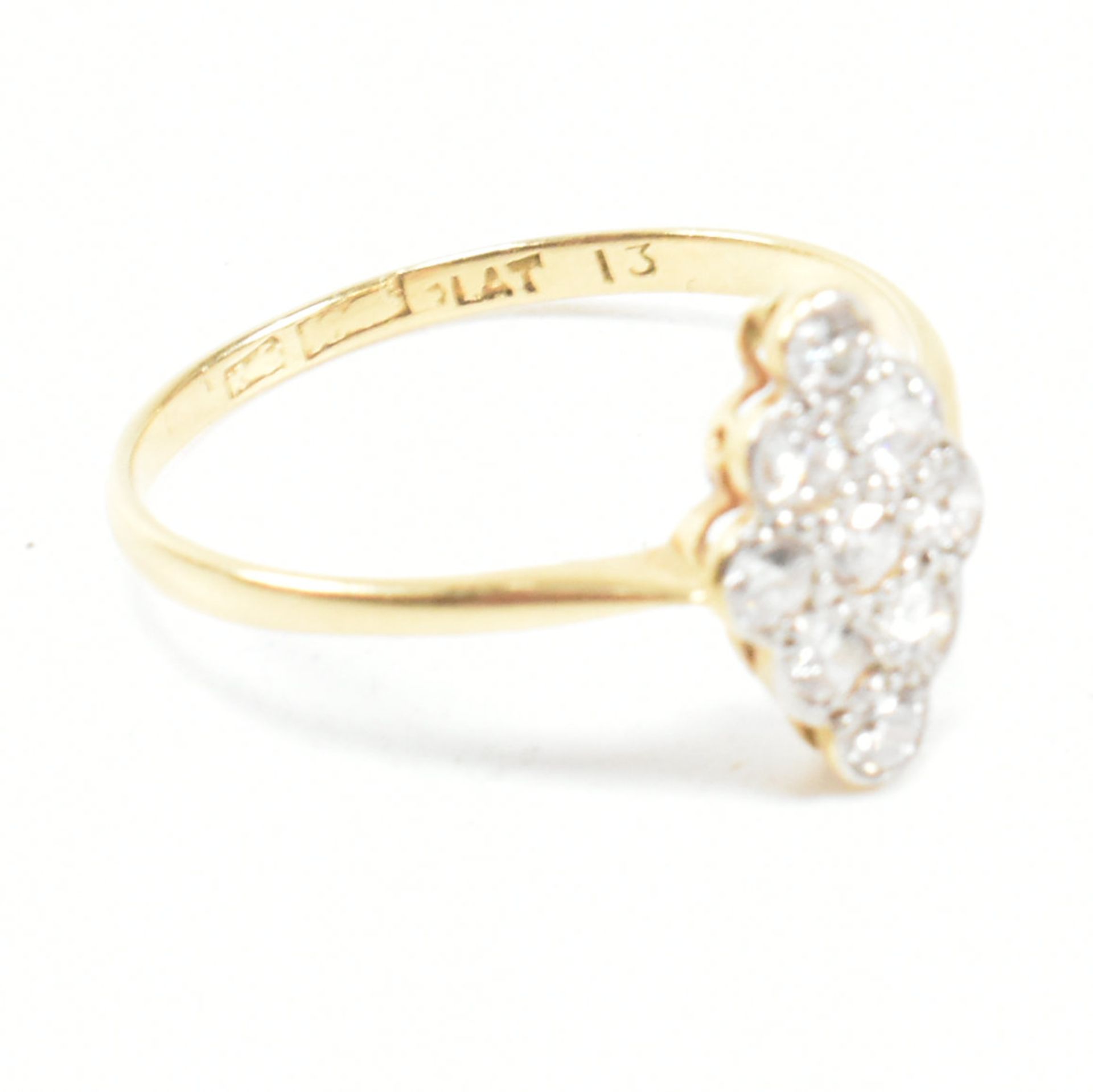 18CT GOLD PLATINUM & DIAMOND CLUSTER RING - Bild 6 aus 7