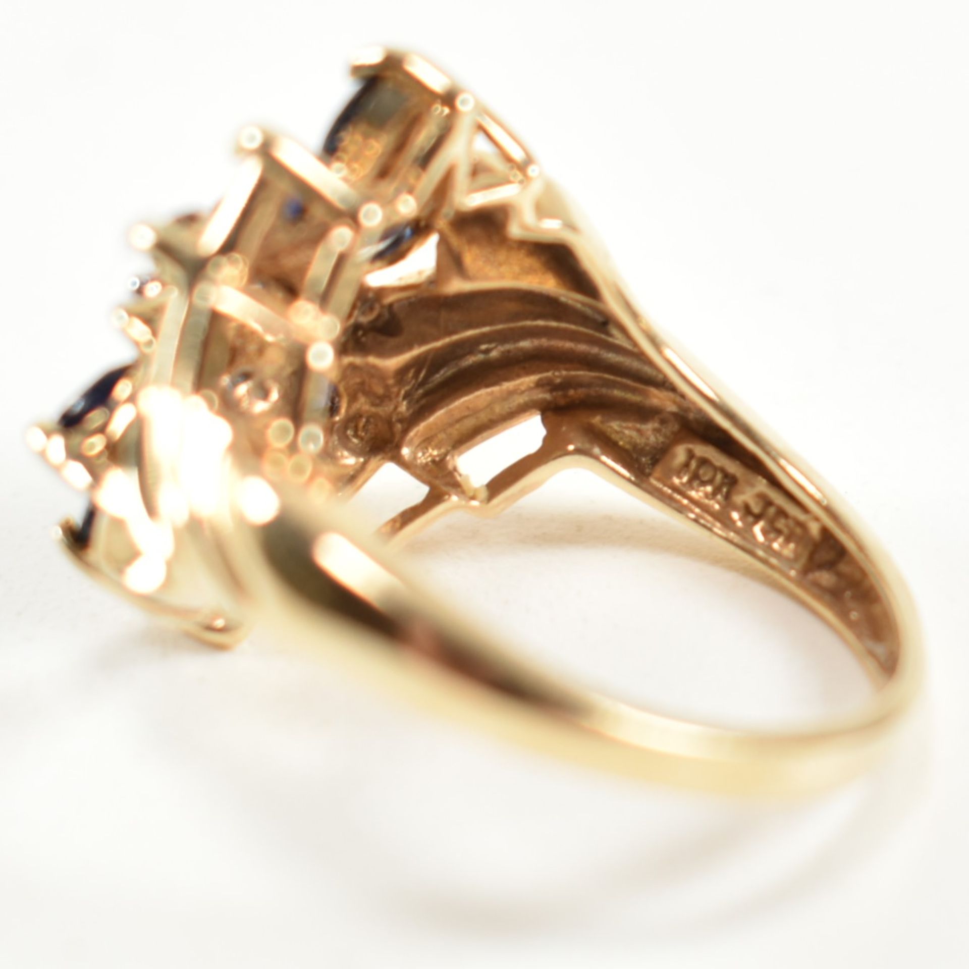 HALLMARKED 9CT GOLD SAPPHIRE & DIAMOND CLUSTER RING - Bild 6 aus 7