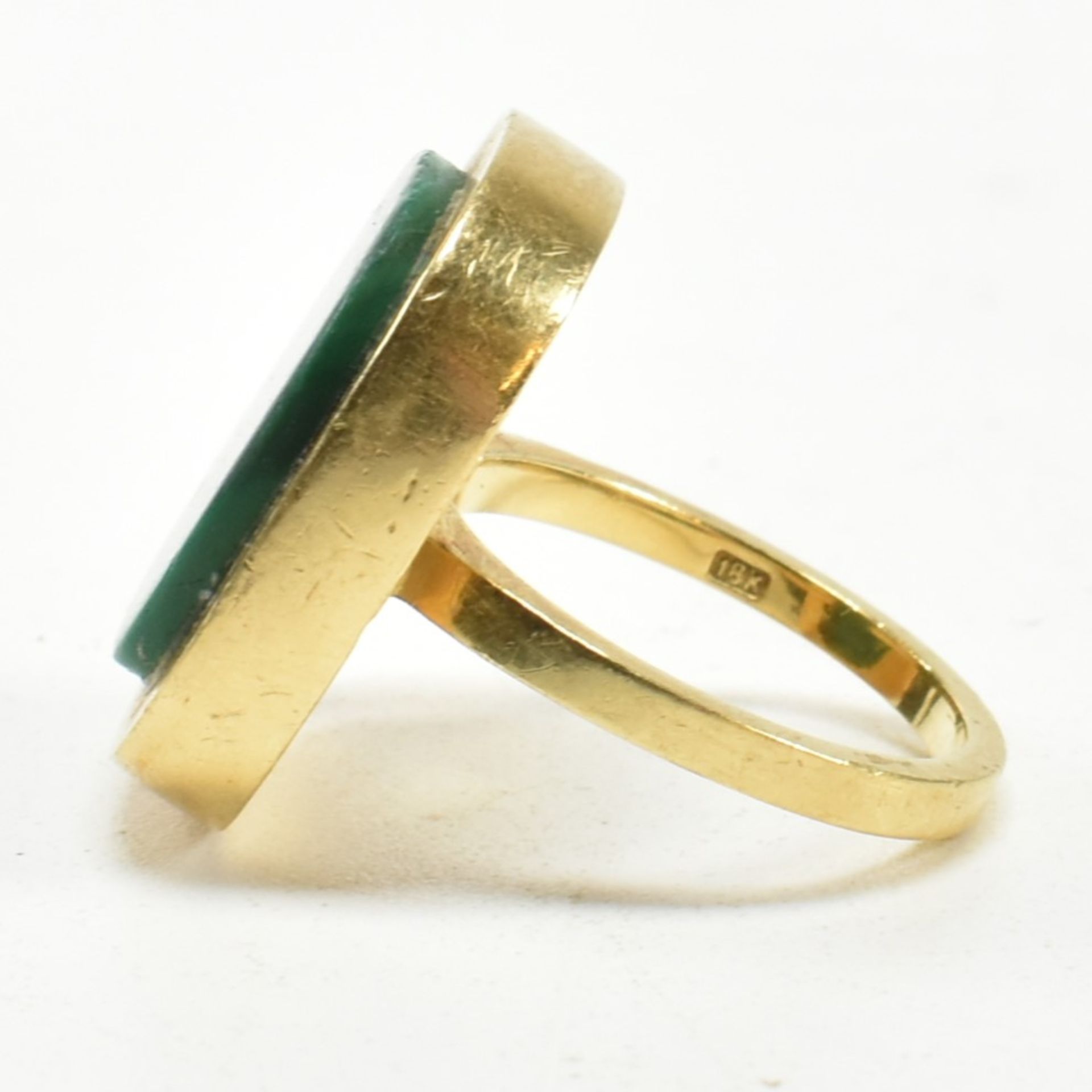 1970S 18CT GOLD & MALACHITE PANEL RING - Bild 6 aus 10