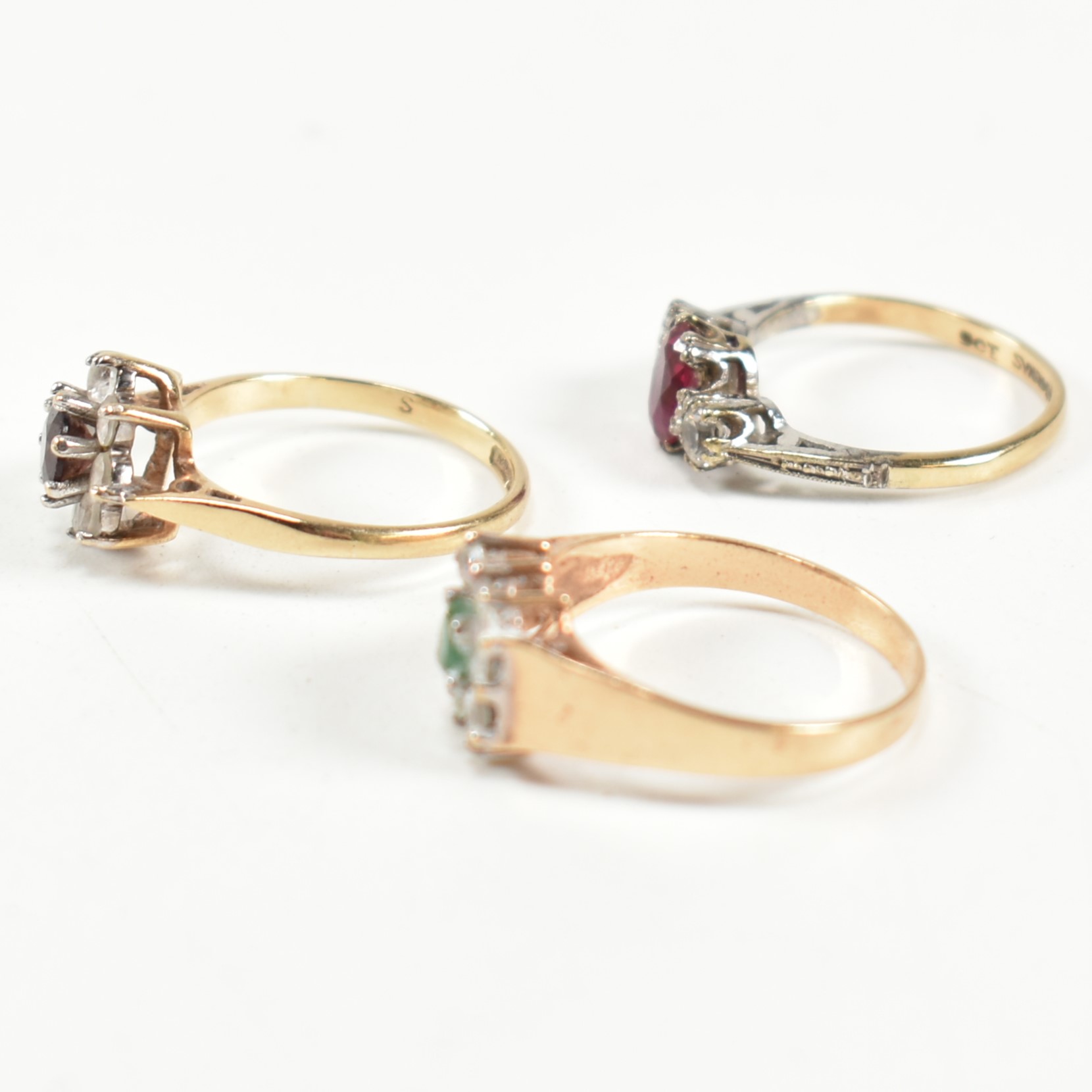 THREE 9CT GOLD & GEM SET RINGS - Bild 5 aus 11