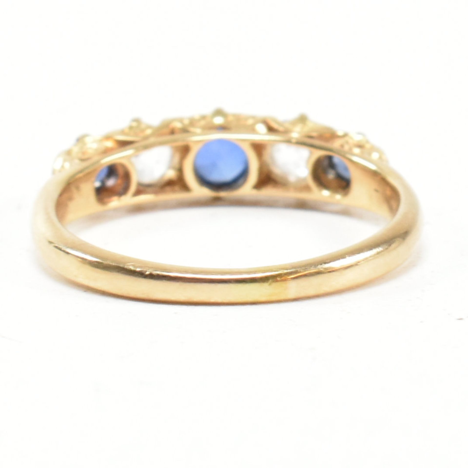 18CT GOLD & SAPPHIRE GYPSY RING - Bild 5 aus 7