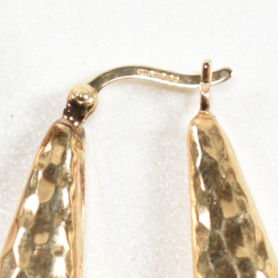 HALLMARKED 9CT GOLD HAMMERED HOOP EARRINGS - Image 5 of 6