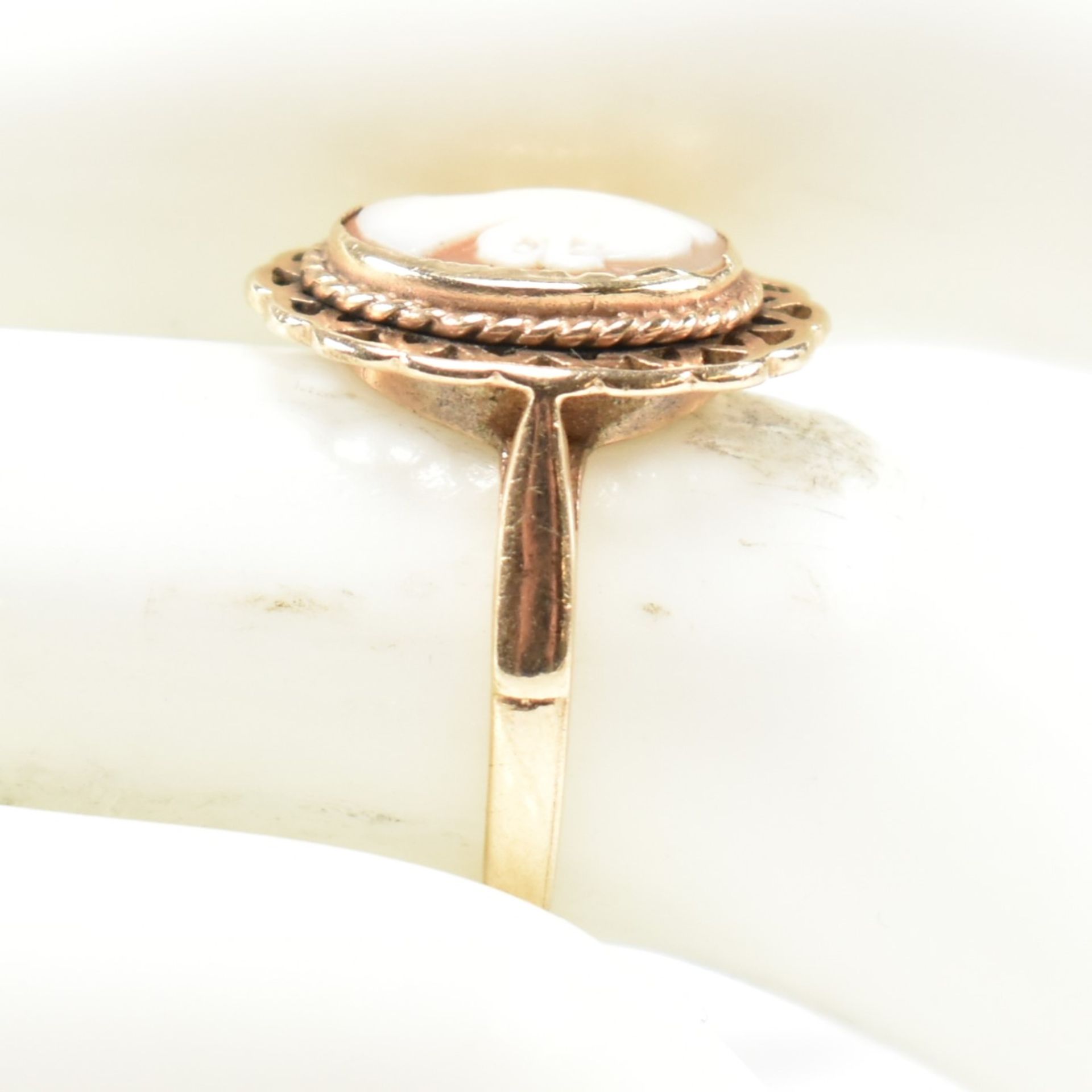 HALLMARKED 9CT GOLD & CARVED SHELL CAMEO RING - Image 8 of 8