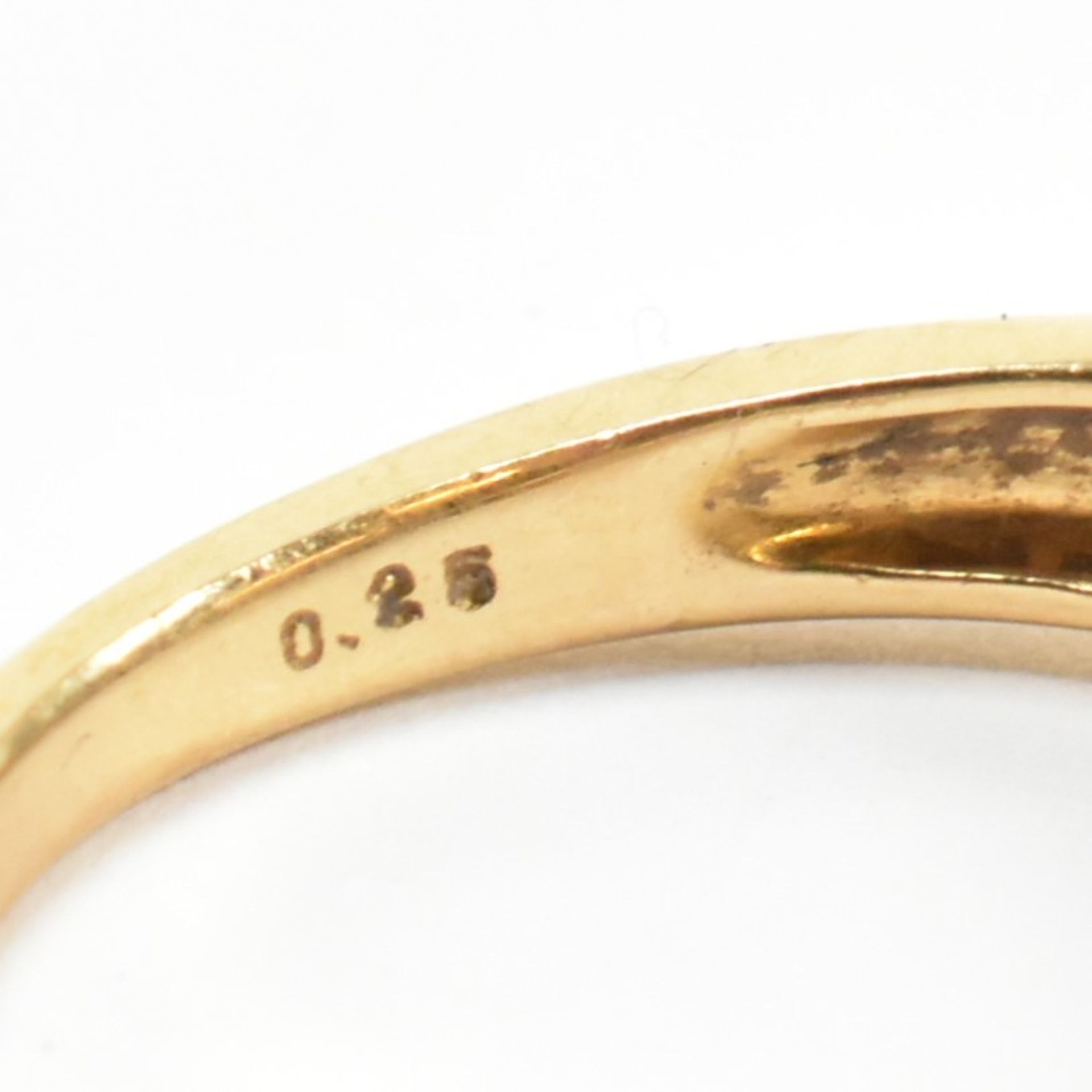 HALLMARKED 18CT GOLD & DIAMOND CLUSTER RING - Bild 9 aus 10
