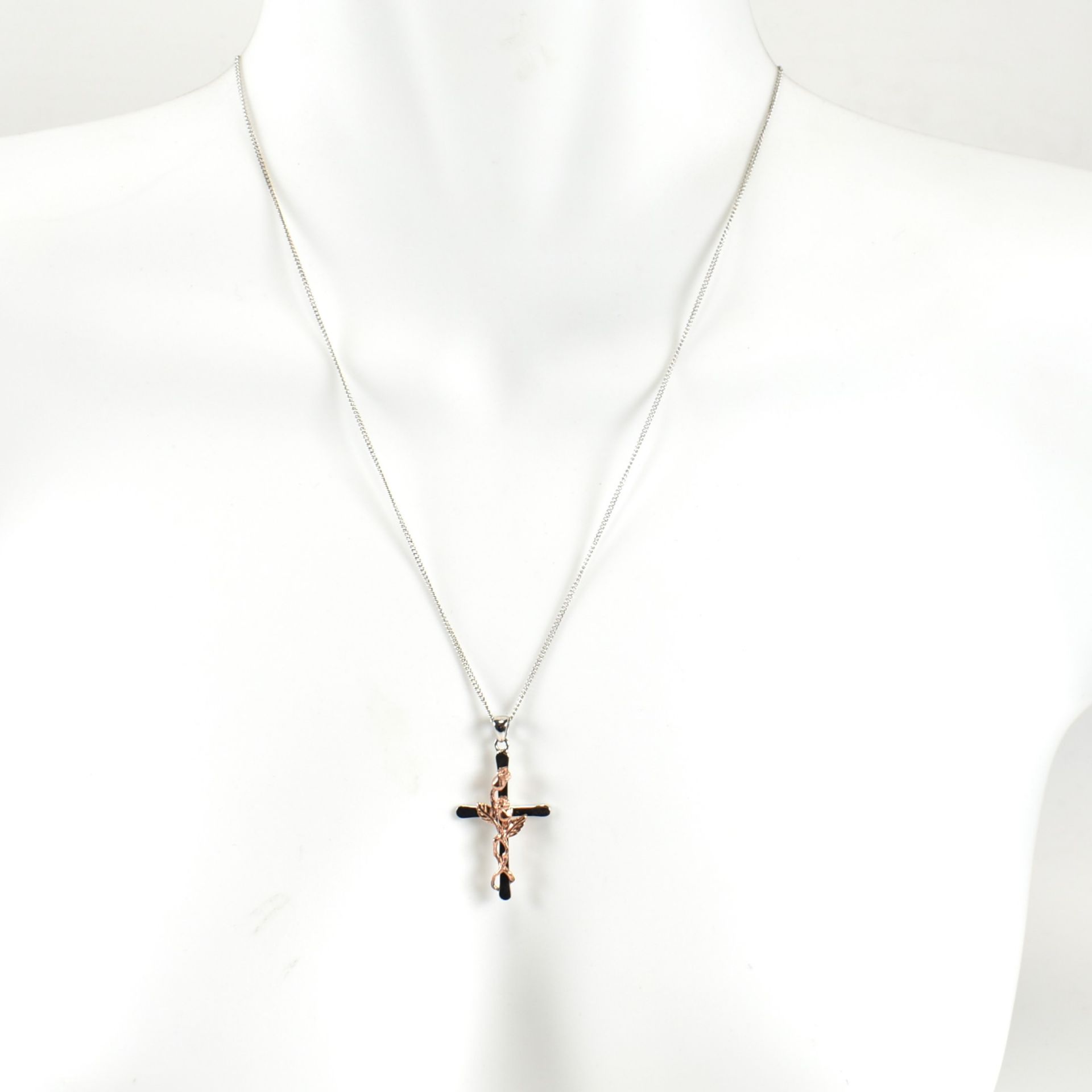 HALLMARKED SILVER & ROSE GOLD CLOGAU CROSS PENDANT NECKLACE - Image 5 of 5