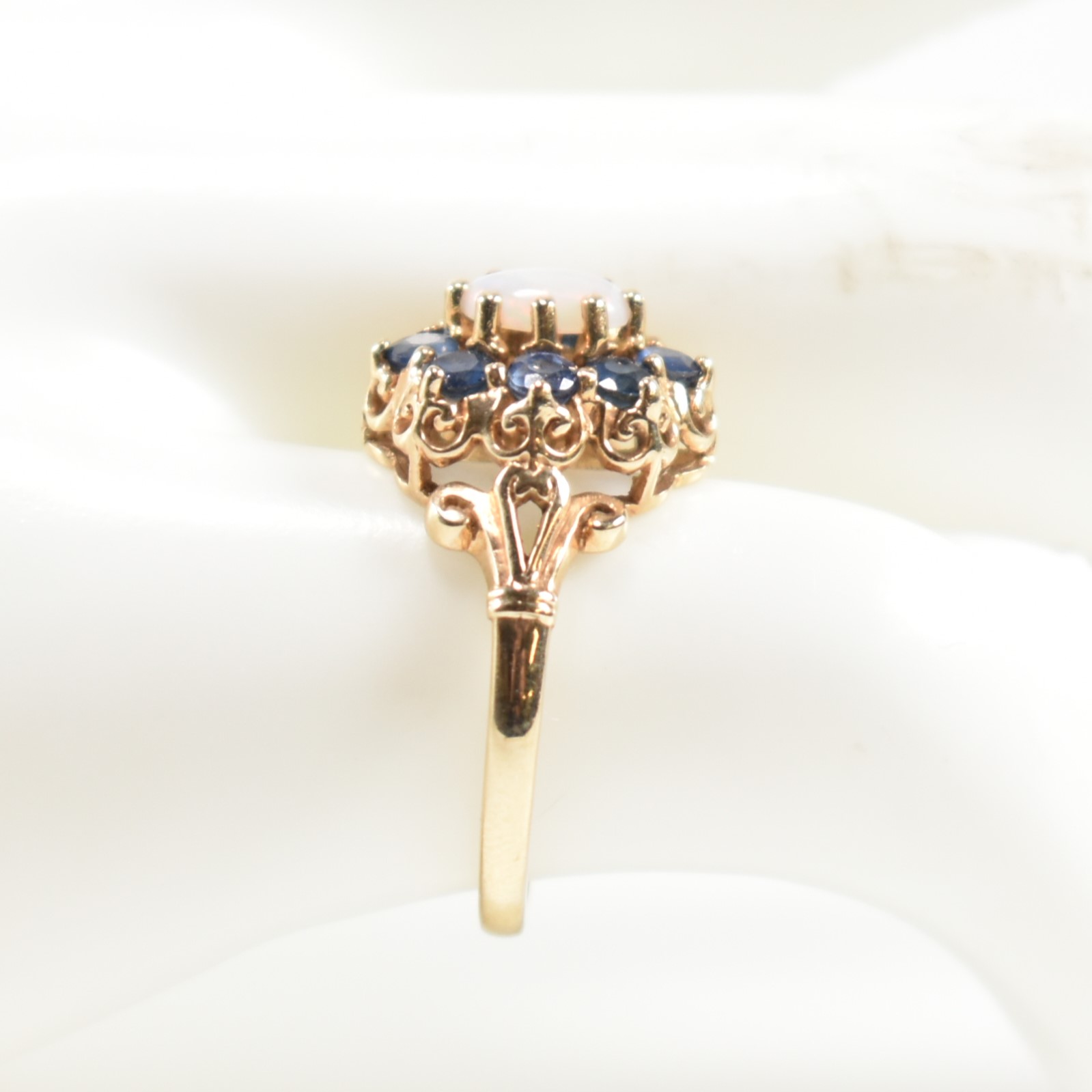 HALLMARKED 9CT GOLD SAPPHIRE & OPAL CLUSTER RING - Image 10 of 11