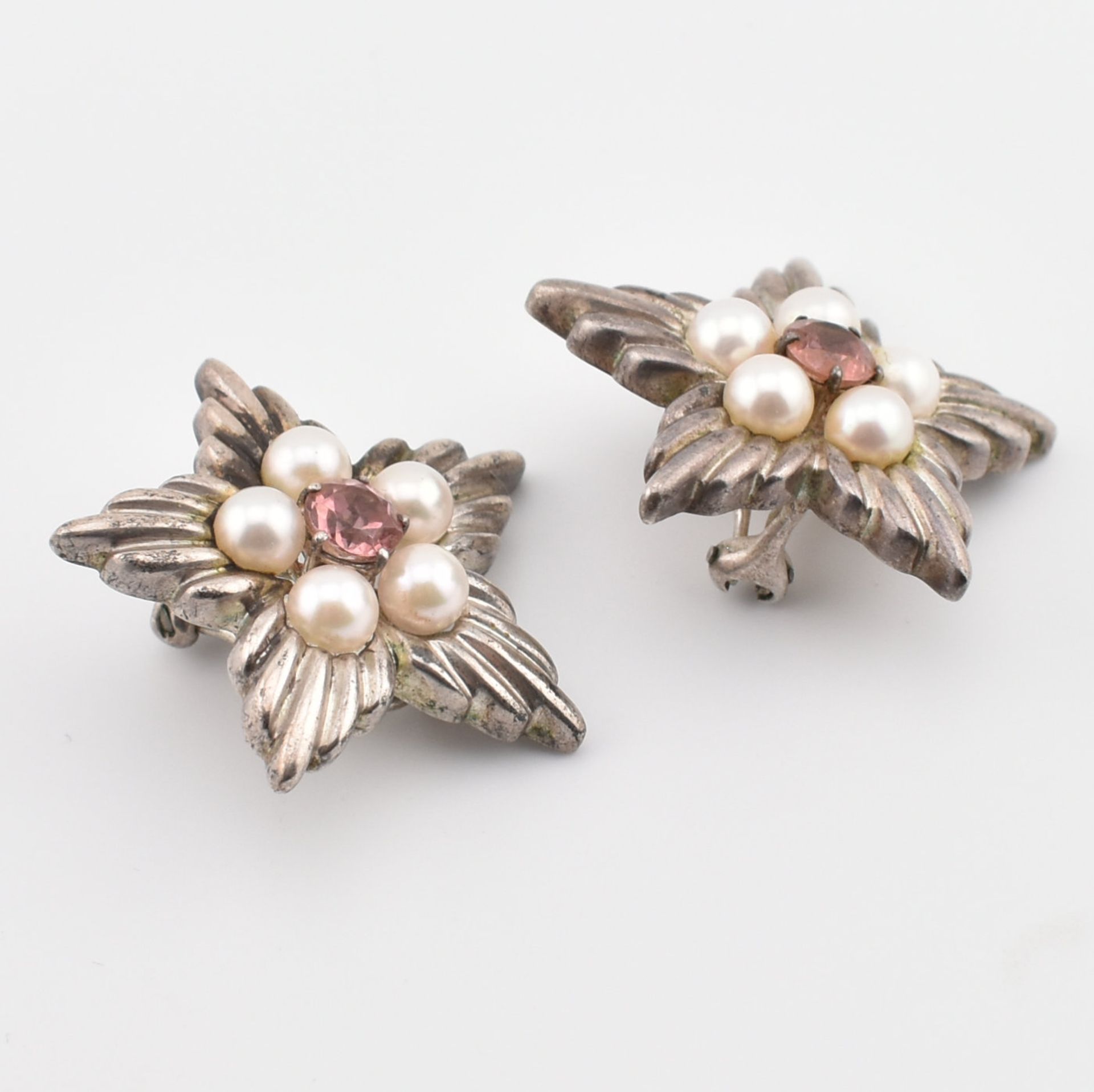TIFFANY & CO SILVER & PEARL STAR CLIP EARRINGS - Image 5 of 5