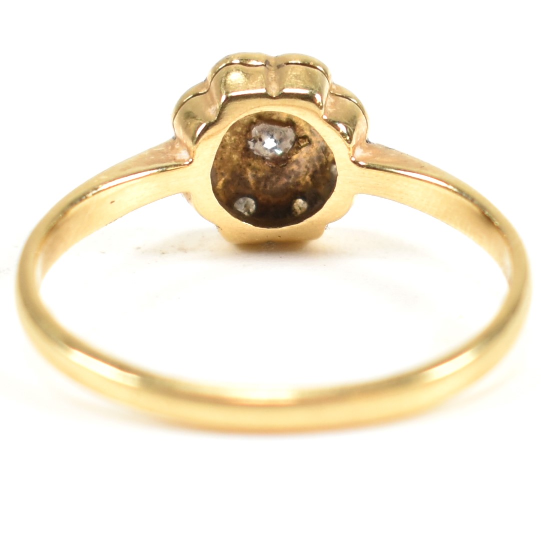 18CT GOLD & DIAMOND CLUSTER RING - Image 2 of 9