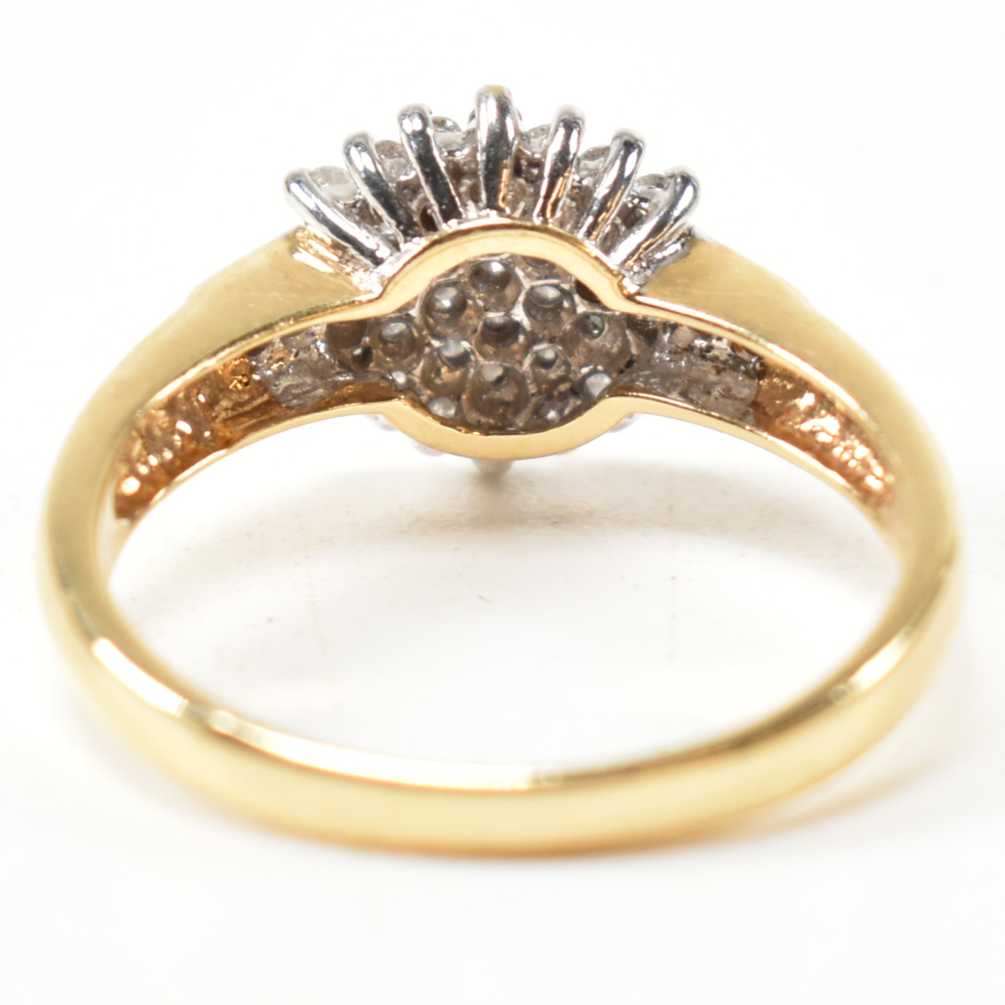 HALLMARKED 18CT GOLD & DIAMOND CLUSTER RING - Image 2 of 10