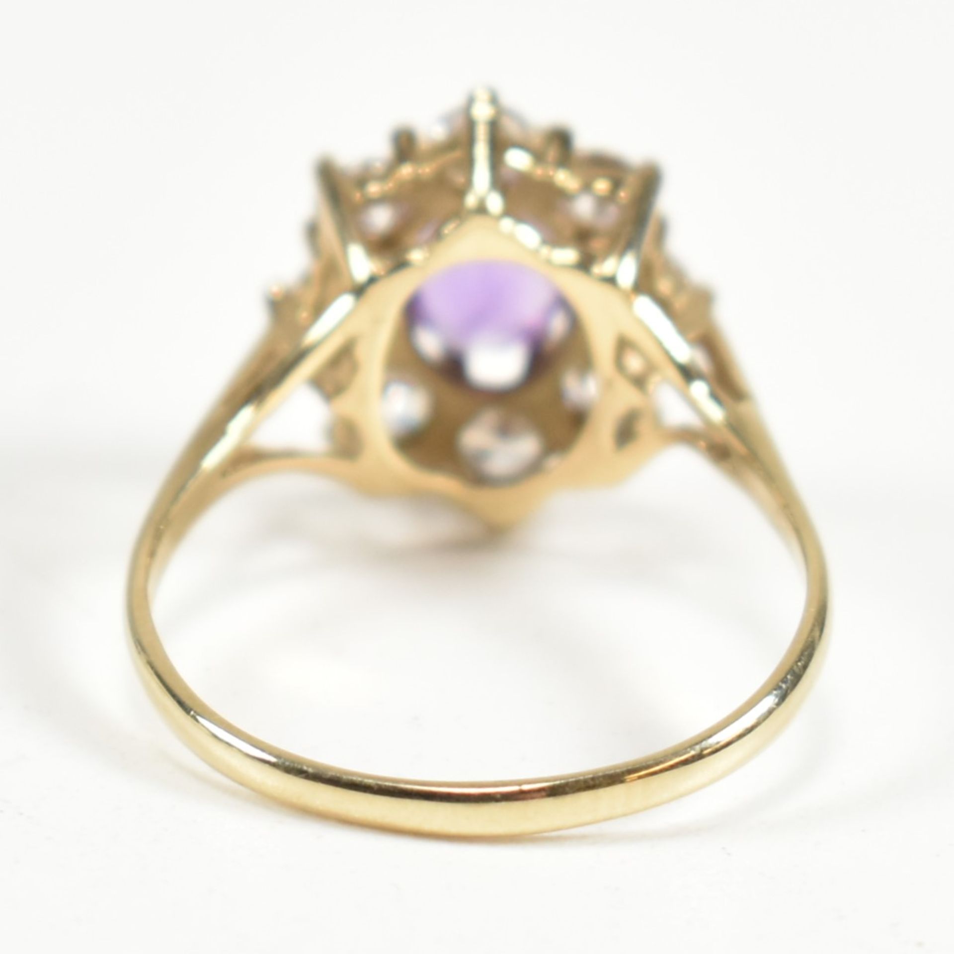 HALLMARKED 9CT GOLD AMETHYST & WHITE STONE CLUSTER RING - Image 2 of 9