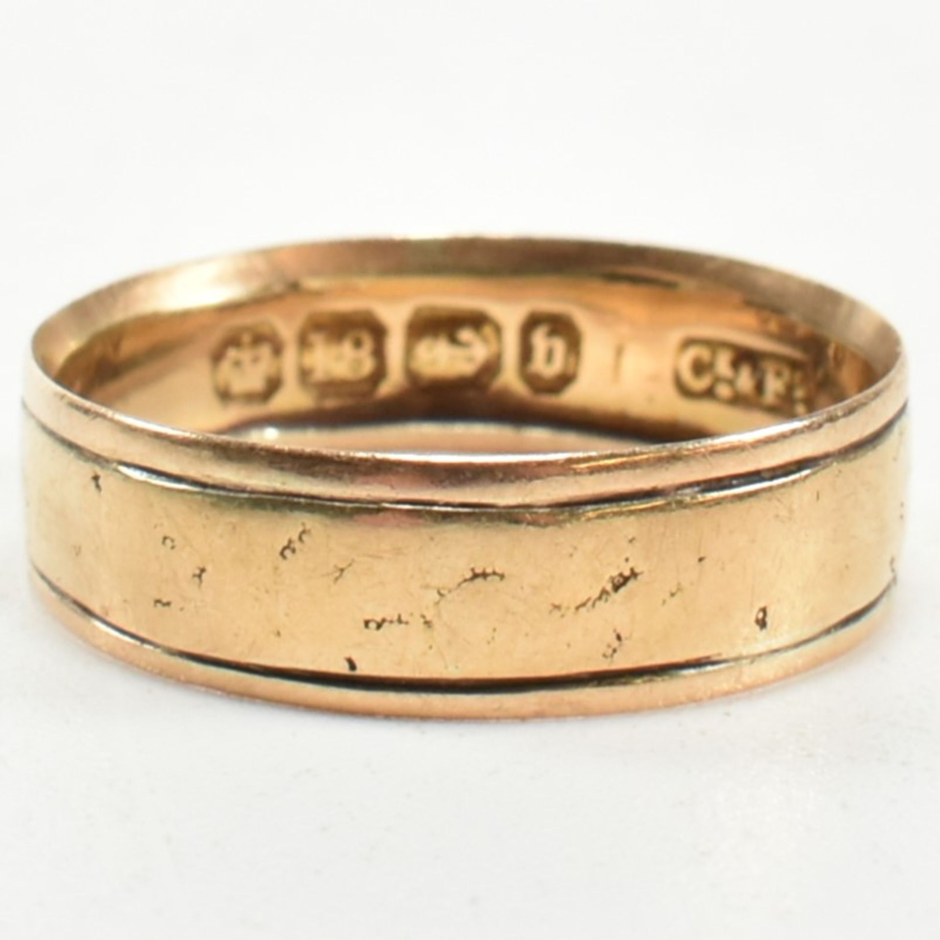VICTORIAN HALLMARKED 18CT GOLD BAND RING - Image 3 of 4