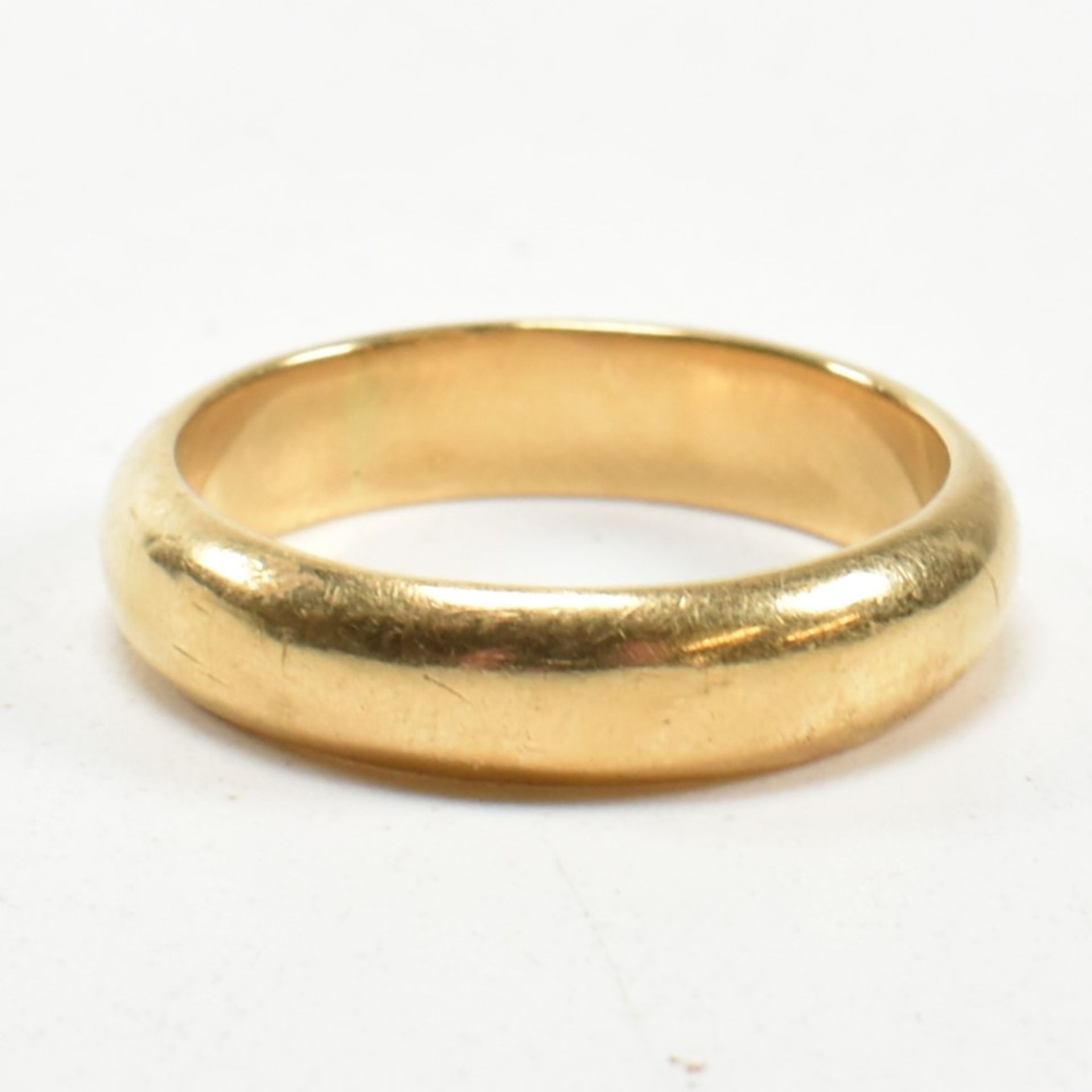 HALLMARKED 18CT GOLD BAND RING - Image 4 of 5