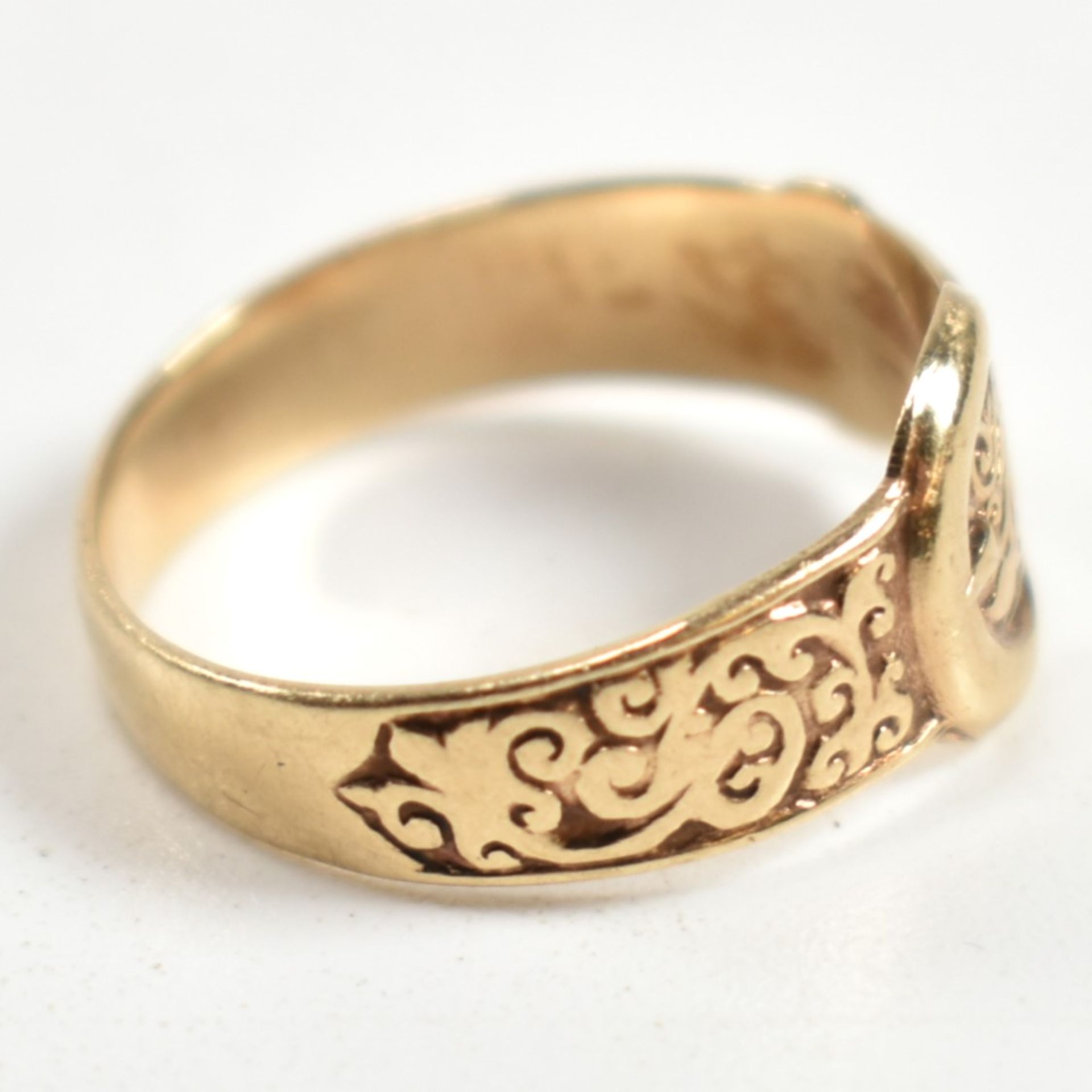 HALLMARKED 9CT GOLD ENGRAVED BELT BUCKLE RING - Image 6 of 9