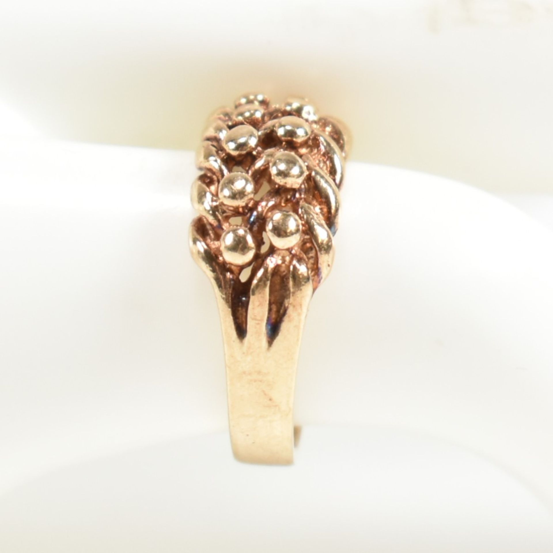 HALLMARKED 9CT GOLD KEEPER RING - Image 5 of 10