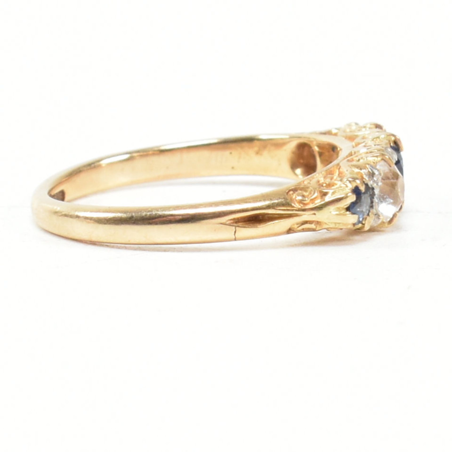 18CT GOLD & SAPPHIRE GYPSY RING - Image 2 of 7