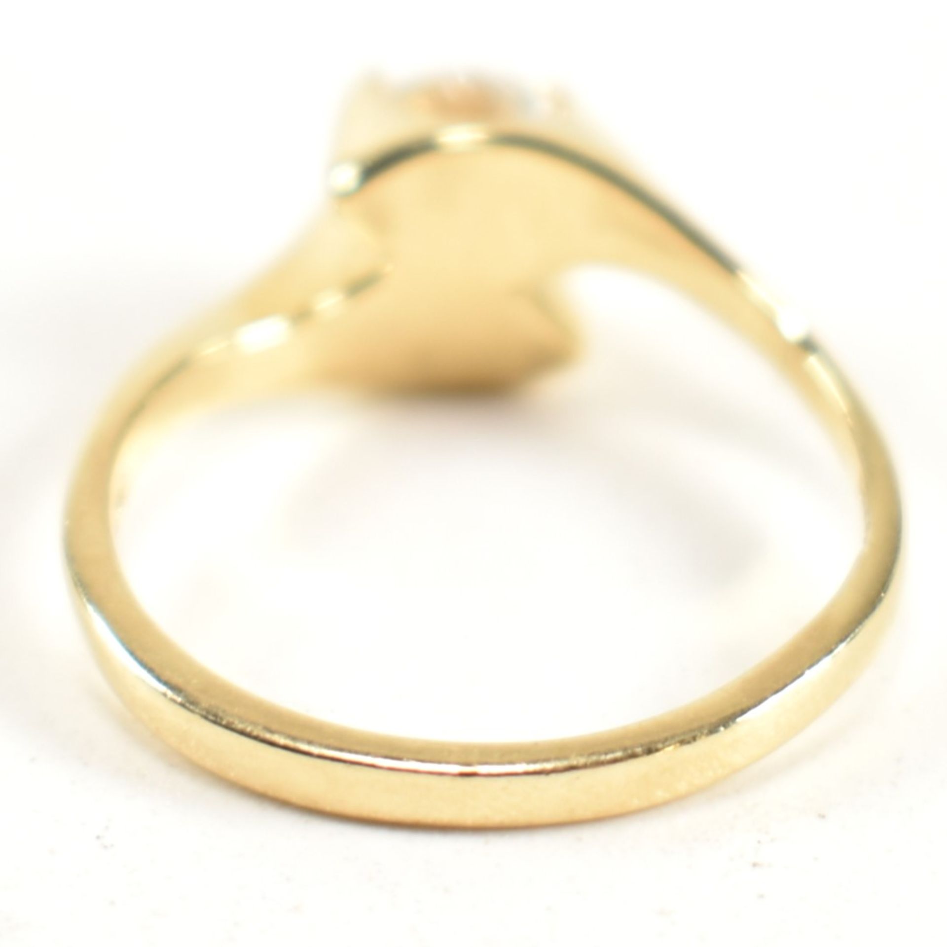 HALLMARKED 14CT GOLD & CZ CROSSOVER RING - Image 3 of 9