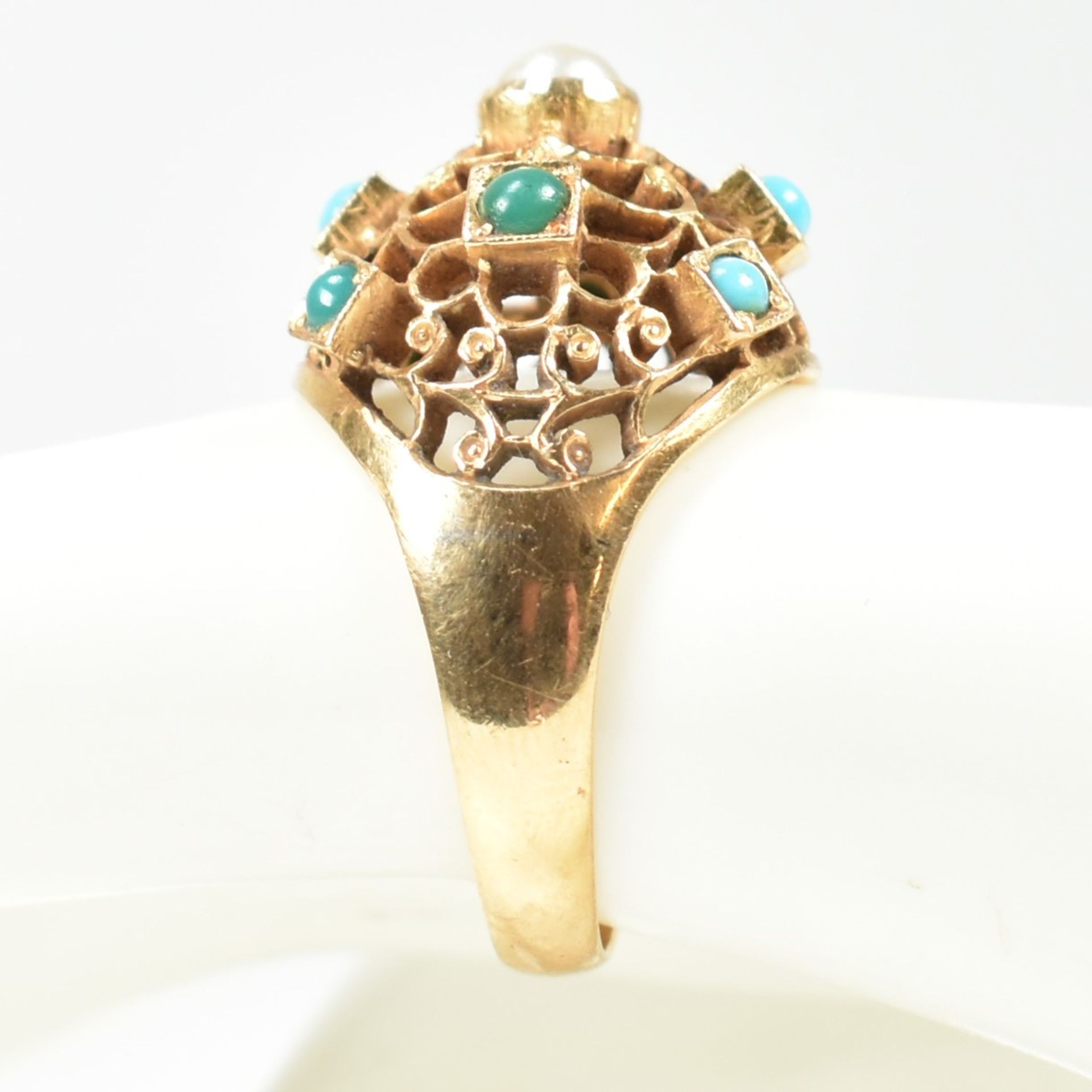 18CT GOLD & TURQUOISE BOMBE RING - Image 9 of 10