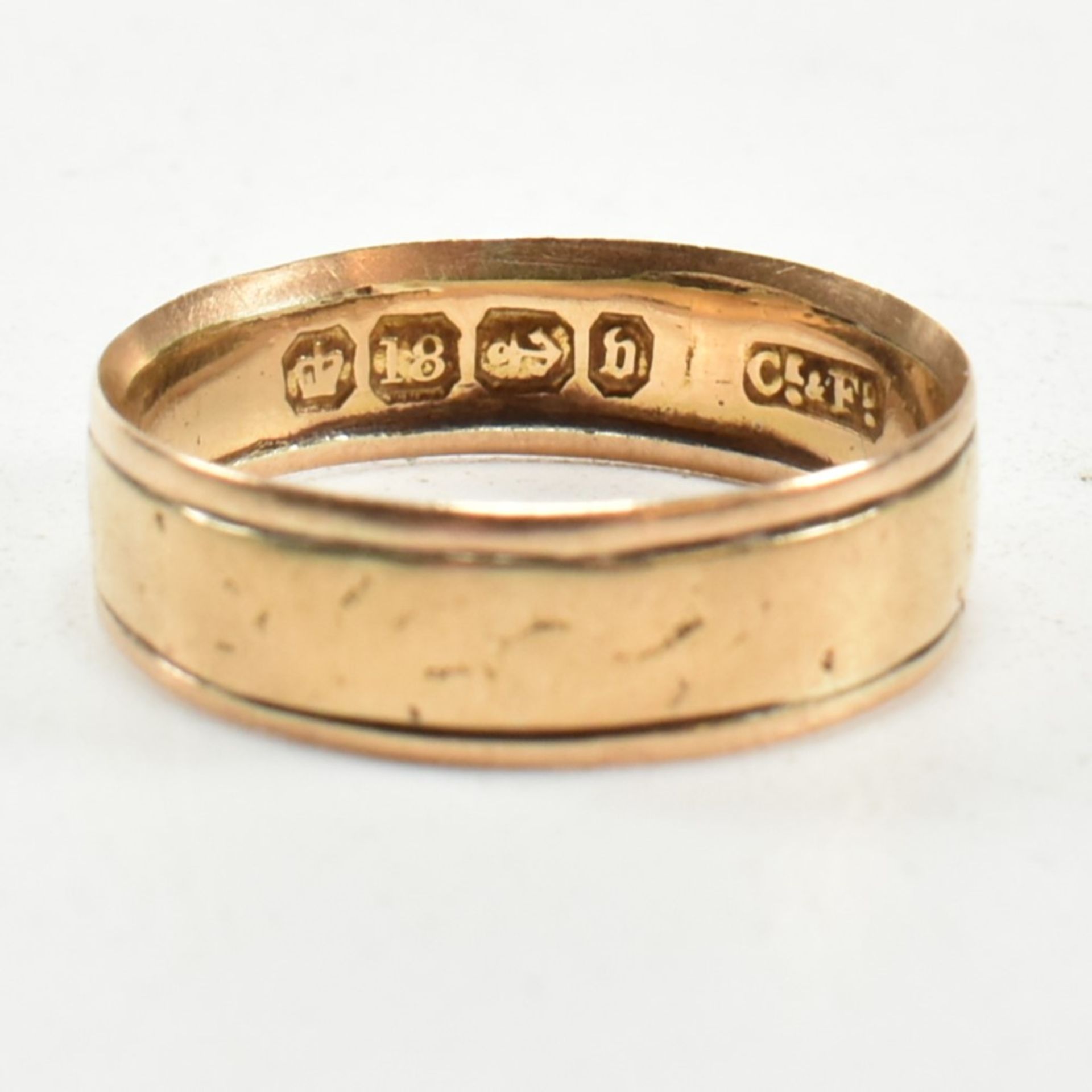 VICTORIAN HALLMARKED 18CT GOLD BAND RING - Image 2 of 4
