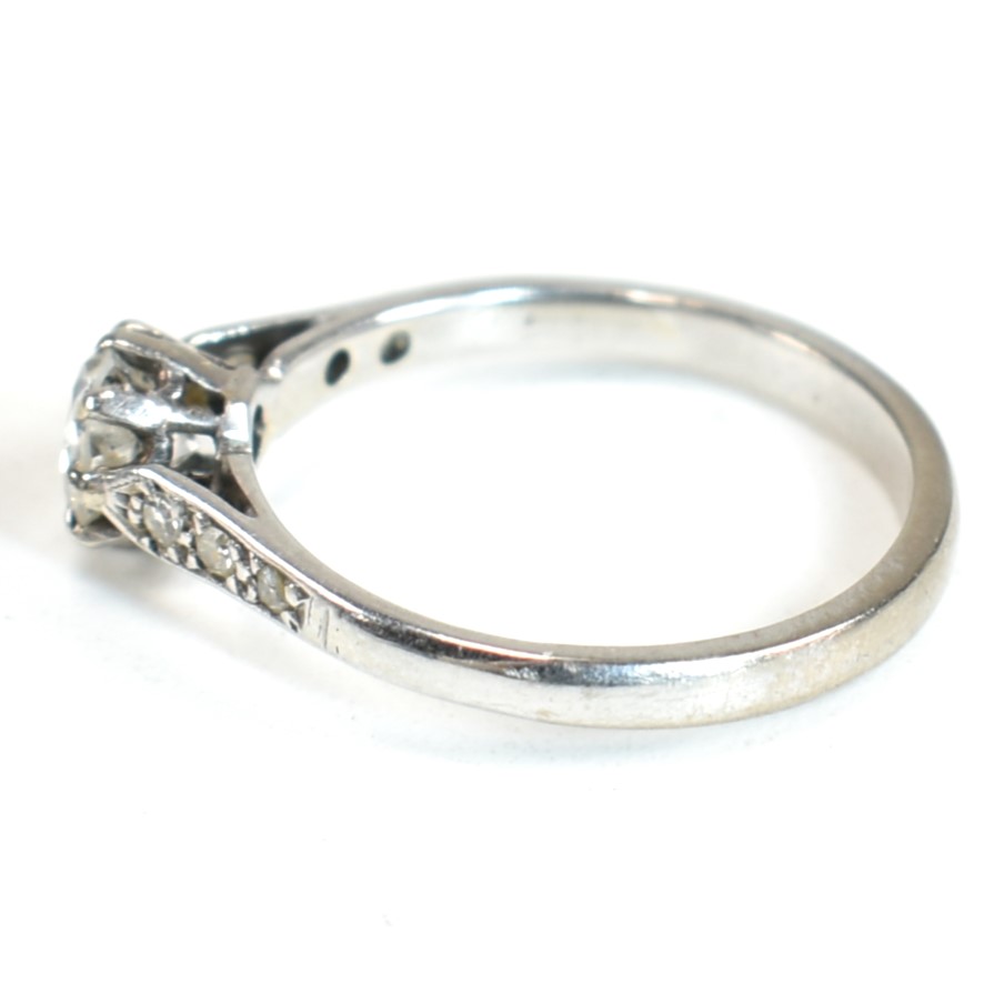 18CT WHITE GOLD & DIAMOND SOLITAIRE RING - Image 6 of 9