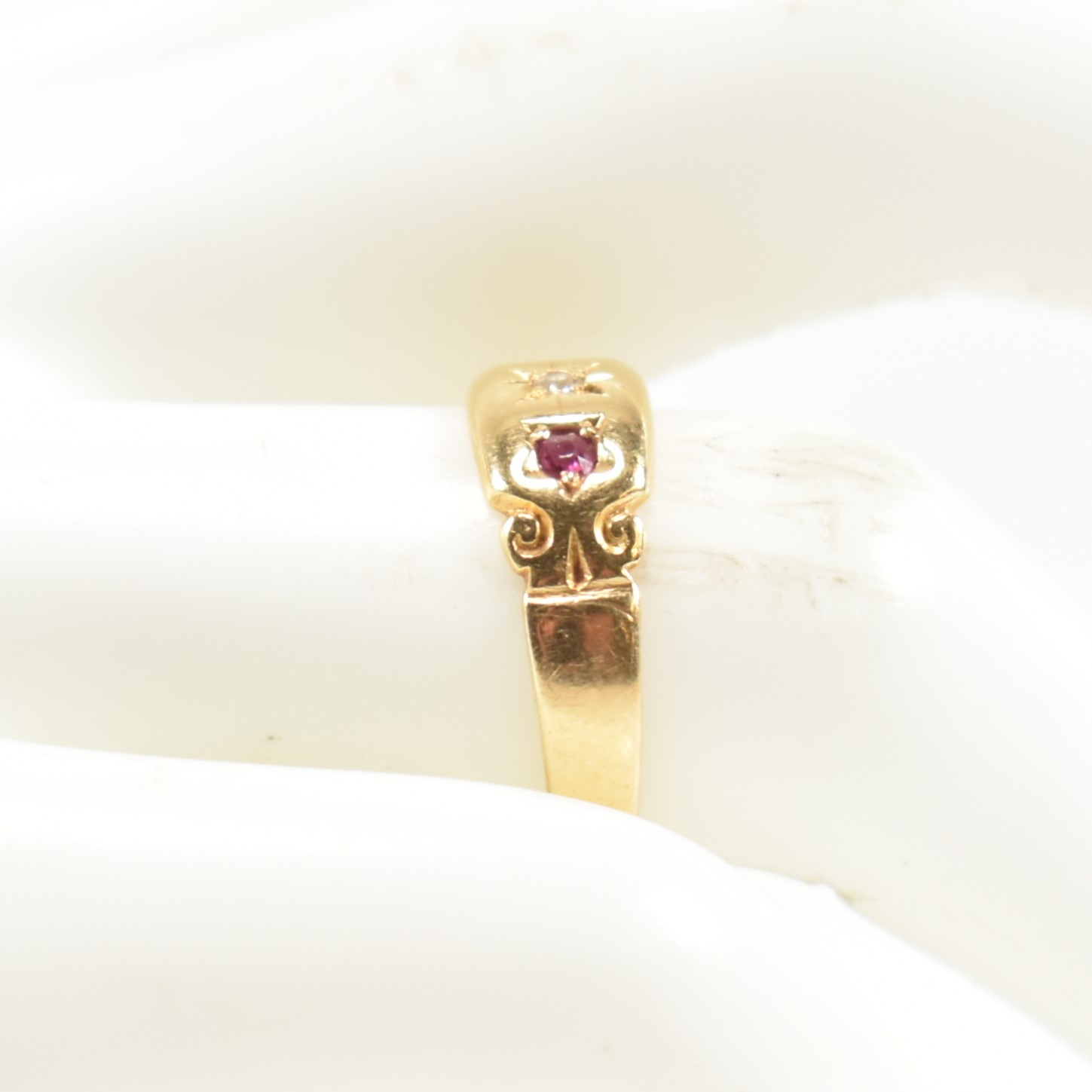 VICTORIAN HALLMARKED 18CT GOLD RUBY & DIAMOND DOME RING - Image 9 of 9