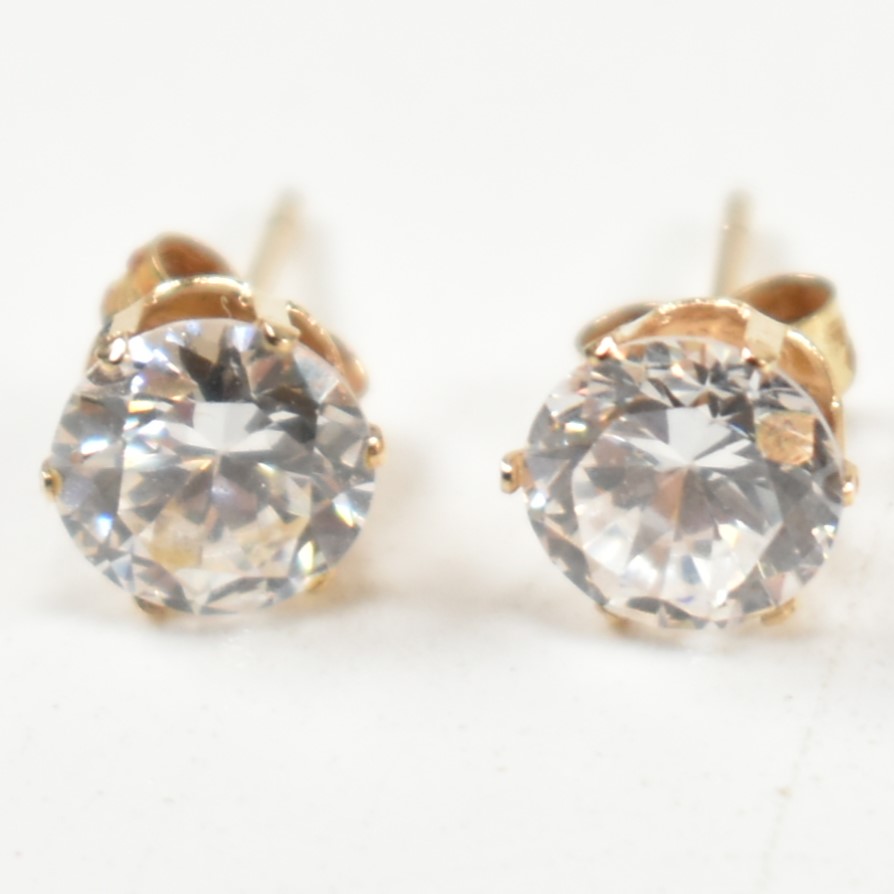 FOUR PAIRS OF 9CT GOLD & GEM SET STUD EARRINGS - Image 5 of 6