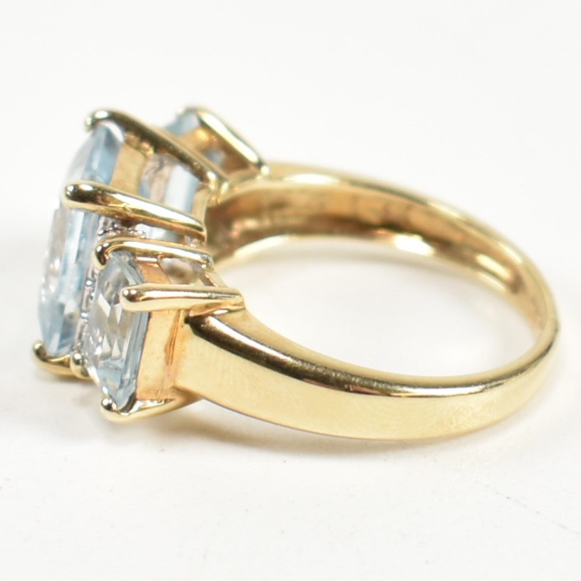 HALLMARKED 9CT GOLD AQUAMARINE & DIAMOND TRILOGY RING - Image 7 of 9