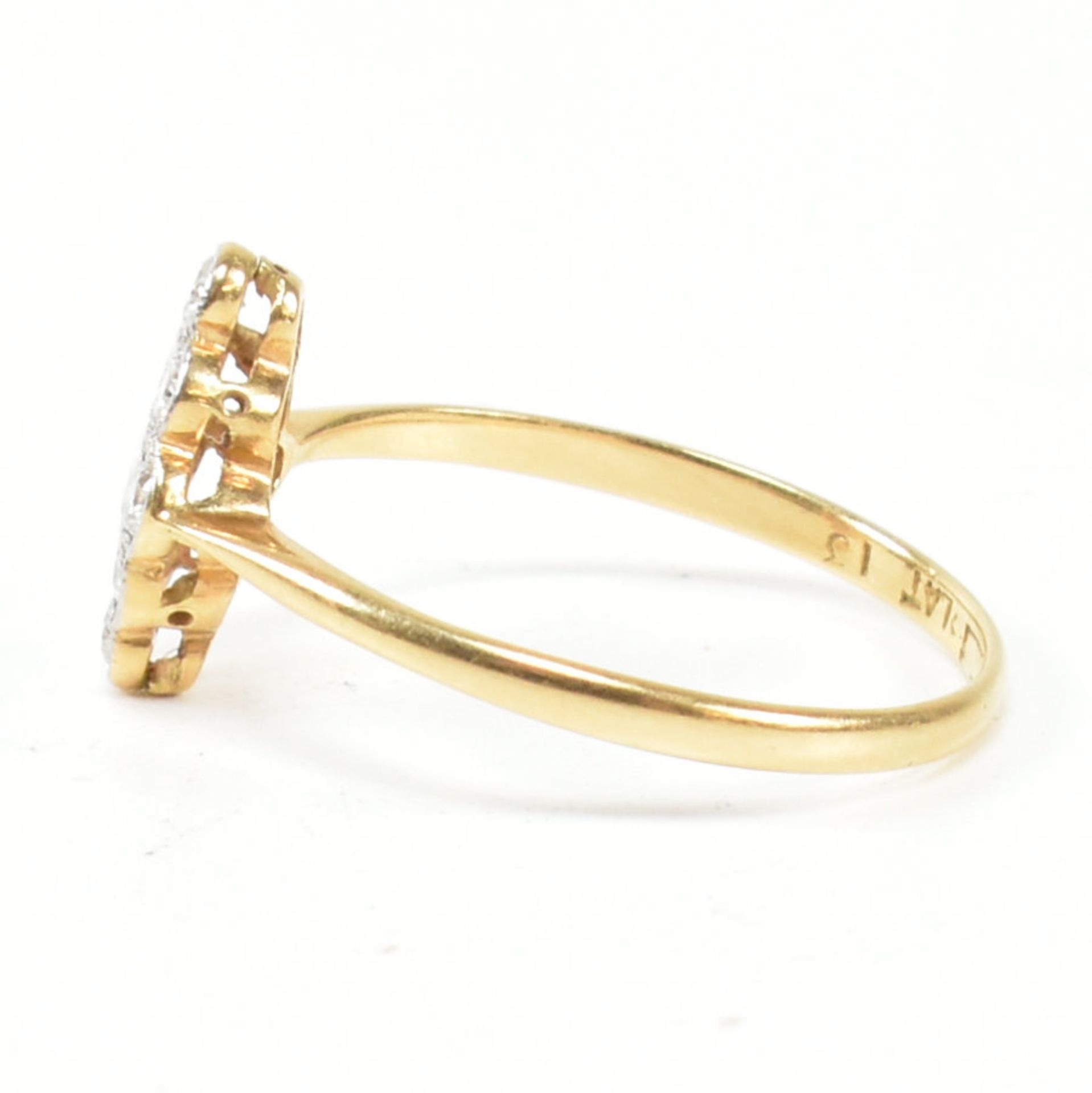 18CT GOLD PLATINUM & DIAMOND CLUSTER RING - Bild 3 aus 7