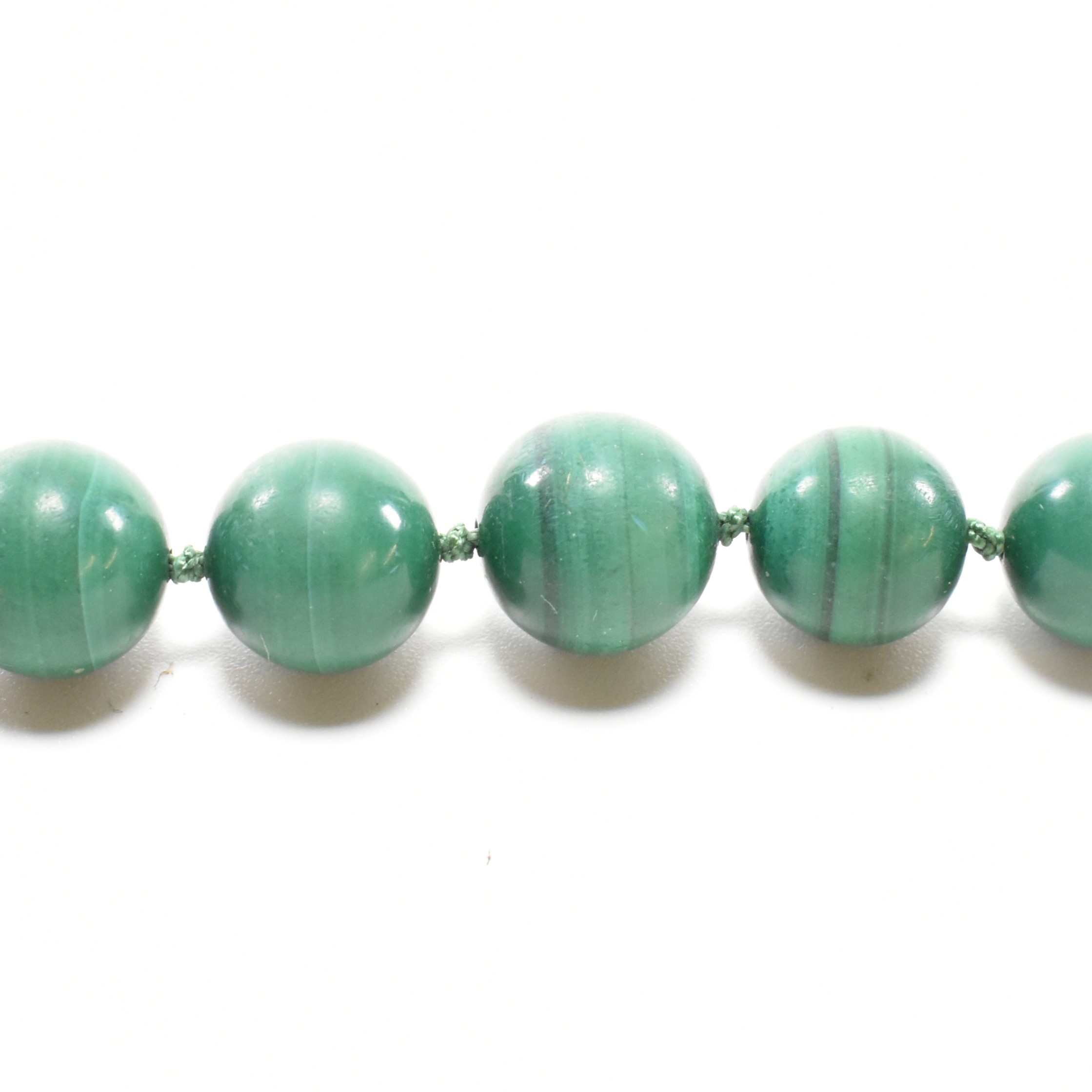 14CT GOLD & MALACHITE BEAD NECKLACE - Image 3 of 8