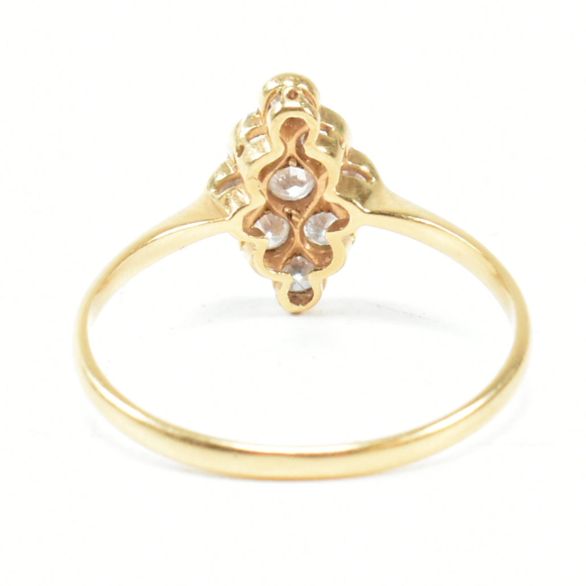 18CT GOLD PLATINUM & DIAMOND CLUSTER RING - Bild 4 aus 7