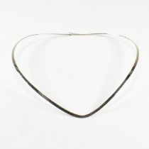 18CT WHITE GOLD WISHBONE CHOKER NECKLACE