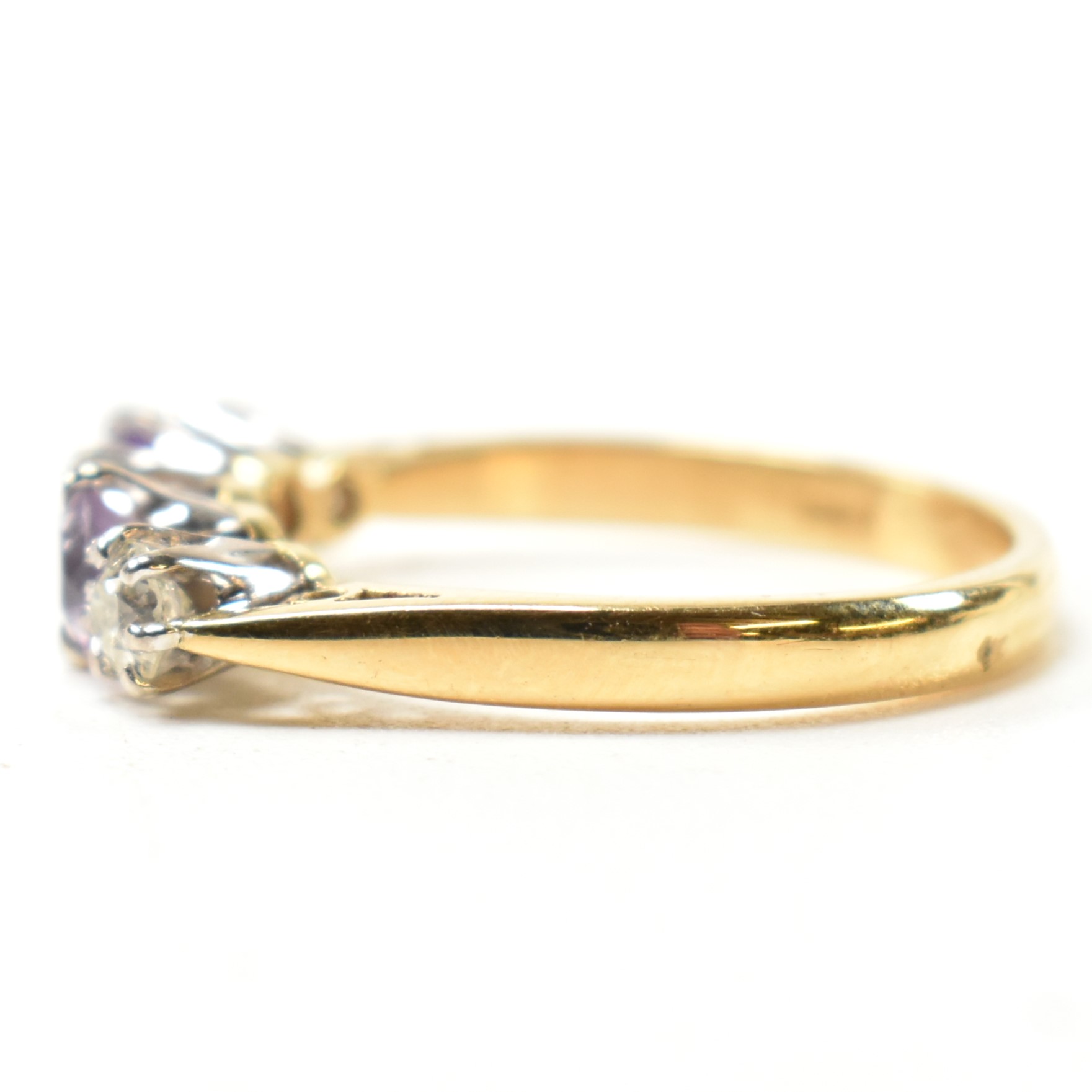 18CT GOLD AMETHYST & DIAMOND FIVE STONE RING - Image 6 of 9