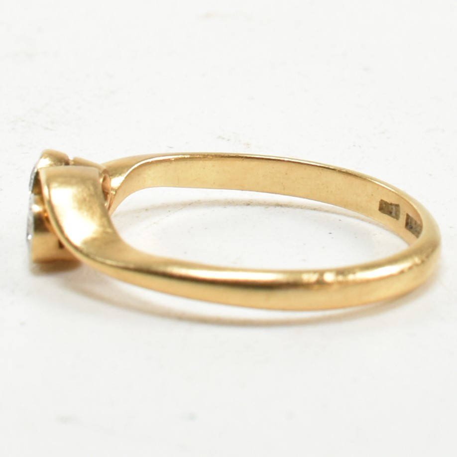 CASED 18CT GOLD PLATINUM & DIAMOND CROSSOVER RING - Image 4 of 8