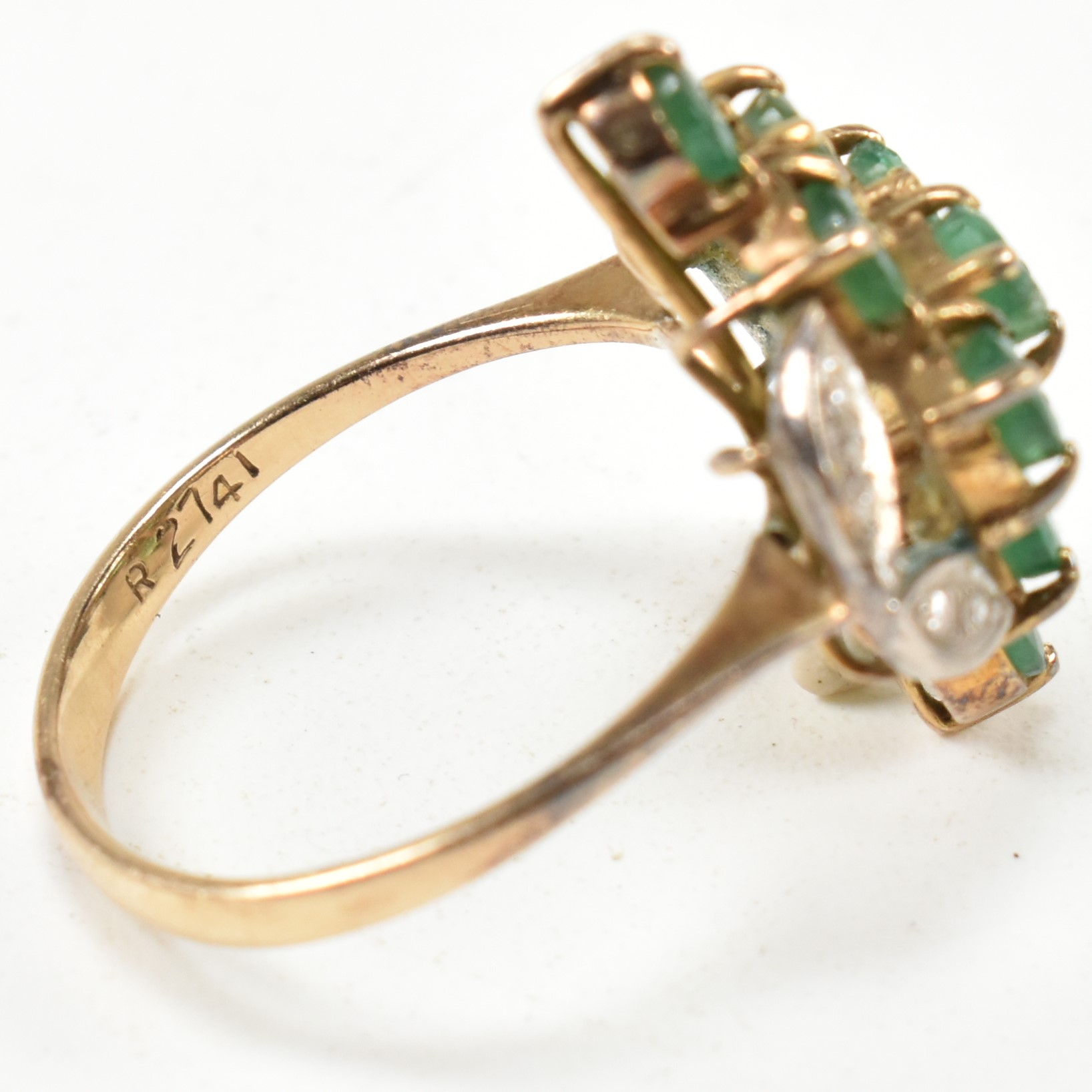 EMERALD & DIAMOND CLUSTER RING - Image 7 of 8