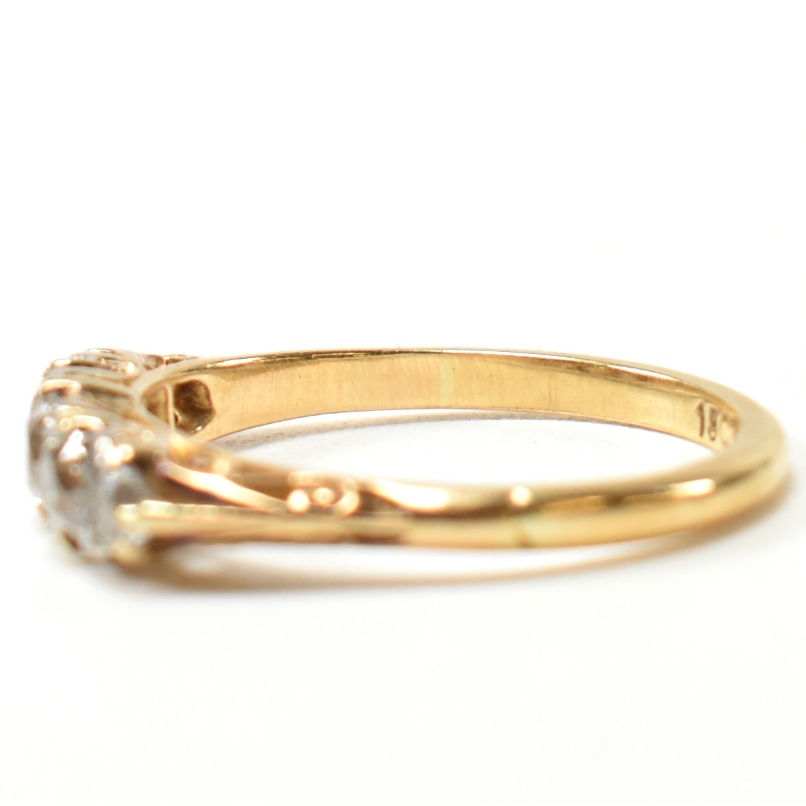 18CT GOLD & DIAMOND FIVE STONE RING - Image 3 of 8