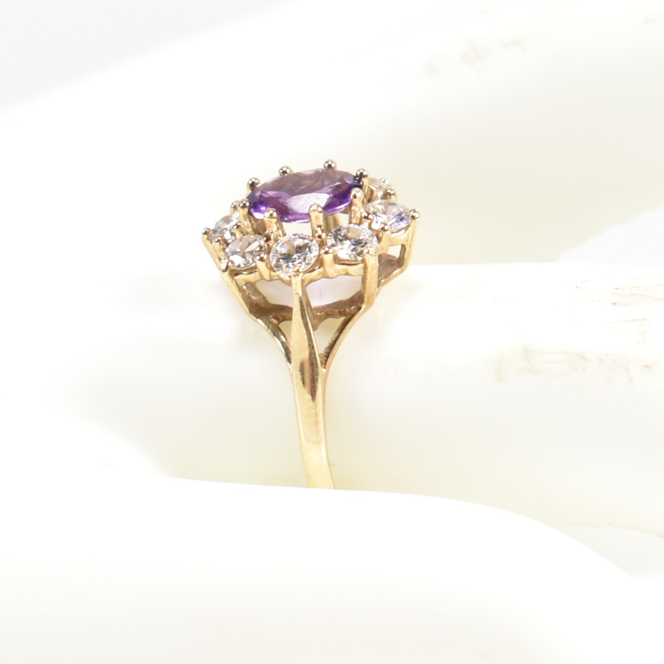 HALLMARKED 9CT GOLD AMETHYST & WHITE STONE CLUSTER RING - Image 8 of 9