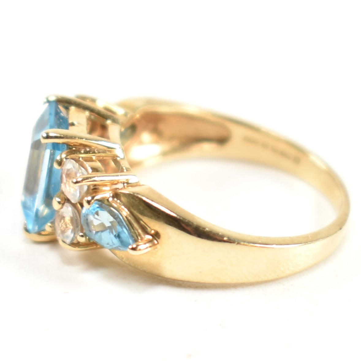 HALLMARKED 9CT GOLD & BLUE & WHITE TOPAZ RING - Bild 7 aus 8