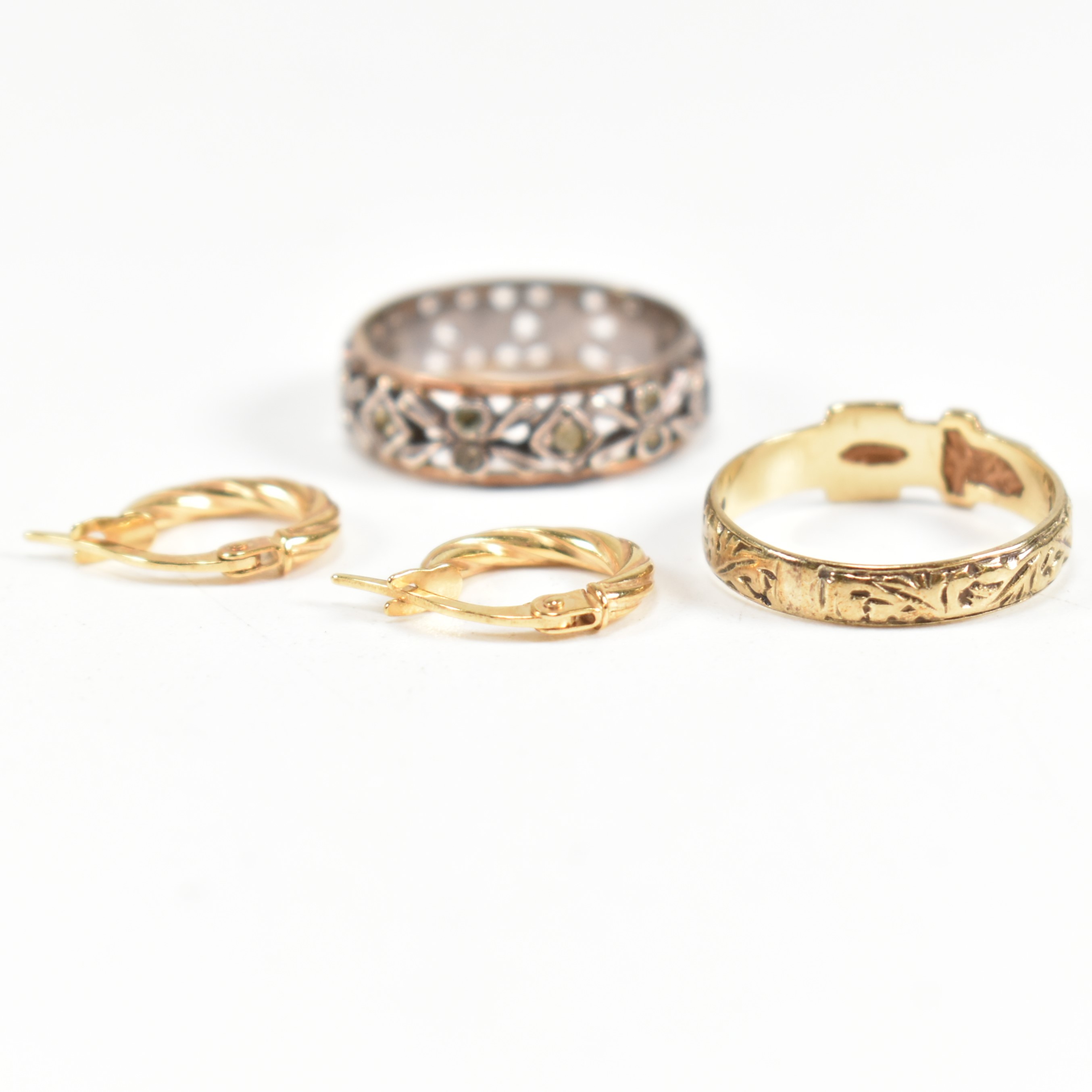 COLLECTION OF 9CT GOLD JEWELLERY INCLUDING GOLD & SILVER ETERNITY RING - Image 7 of 13