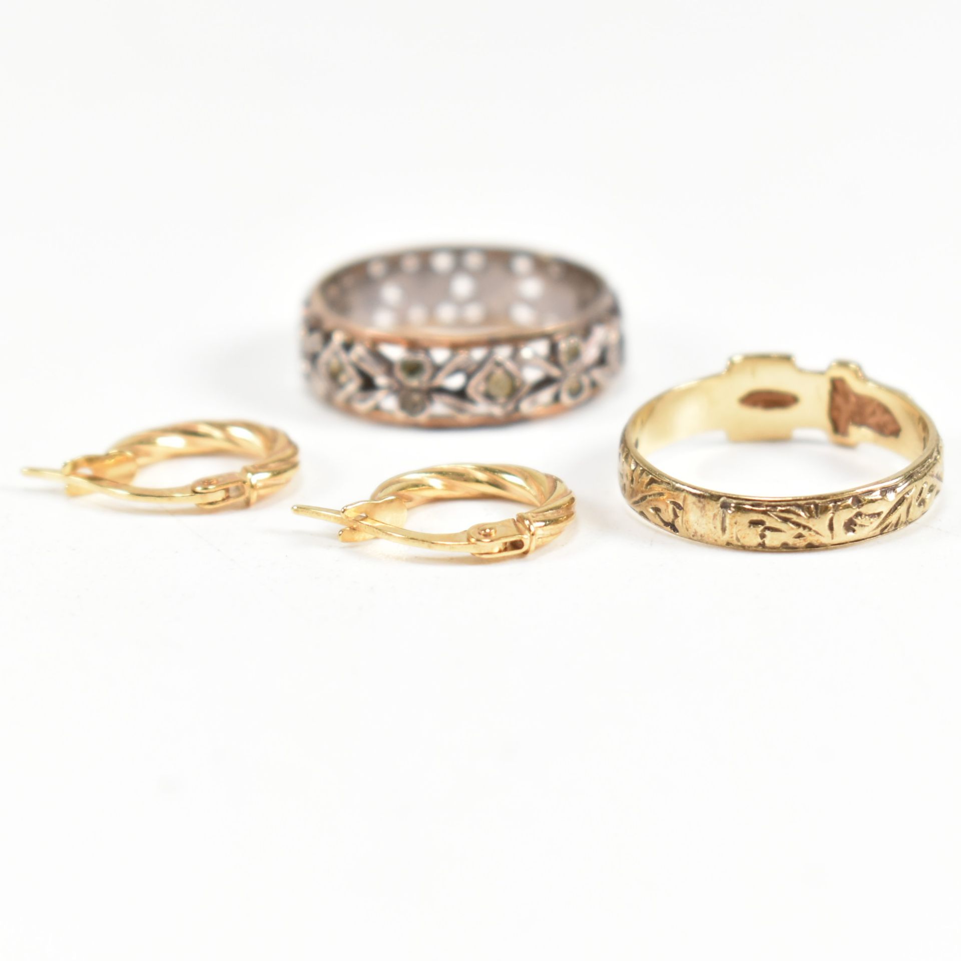 COLLECTION OF 9CT GOLD JEWELLERY INCLUDING GOLD & SILVER ETERNITY RING - Bild 7 aus 13