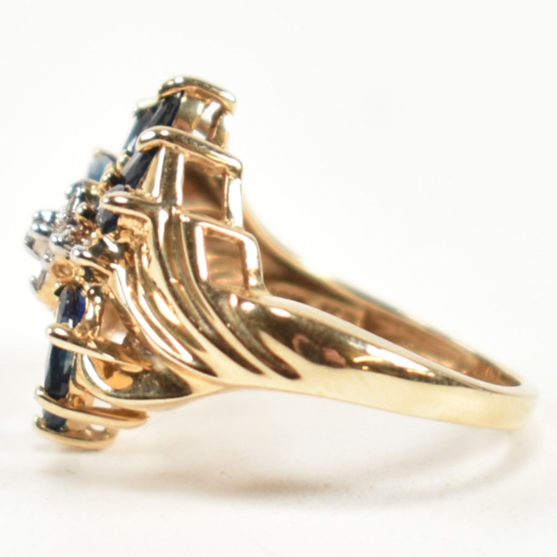 HALLMARKED 9CT GOLD SAPPHIRE & DIAMOND CLUSTER RING - Bild 5 aus 7