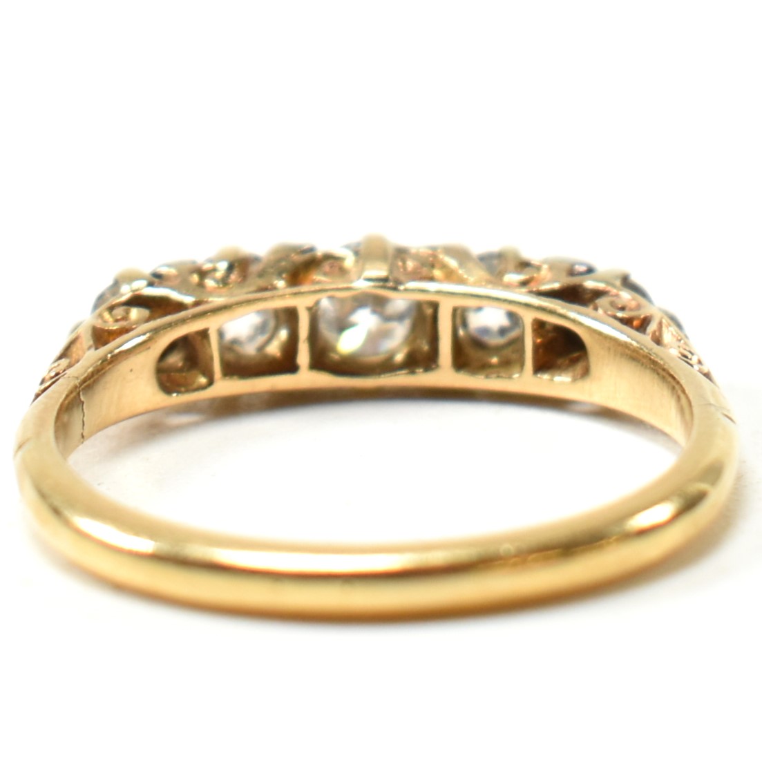 18CT GOLD & DIAMOND FIVE STONE RING - Image 7 of 8