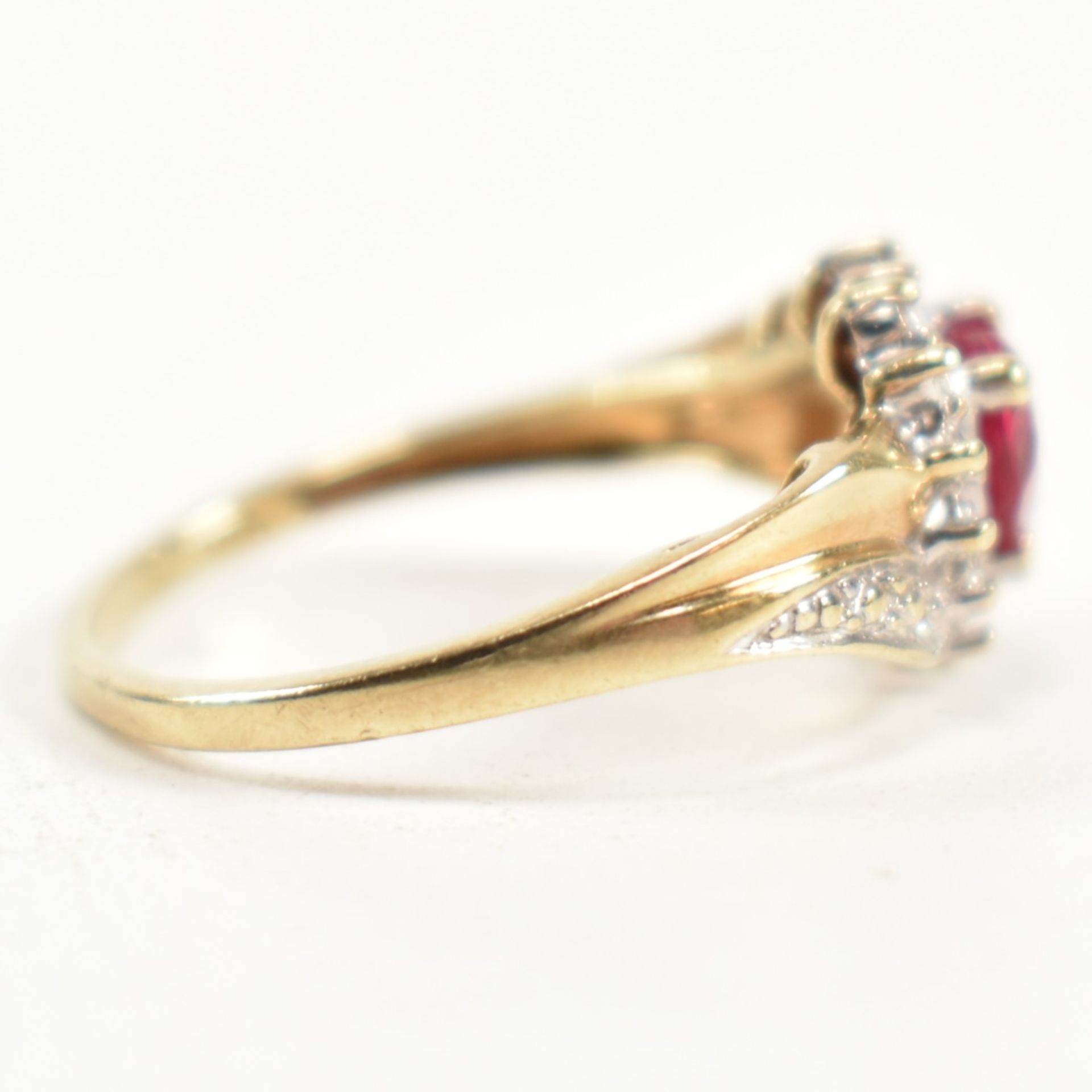 HALLMARKED 9CT GOLD DIAMOND & RUBY CLUSTER RING - Image 4 of 10