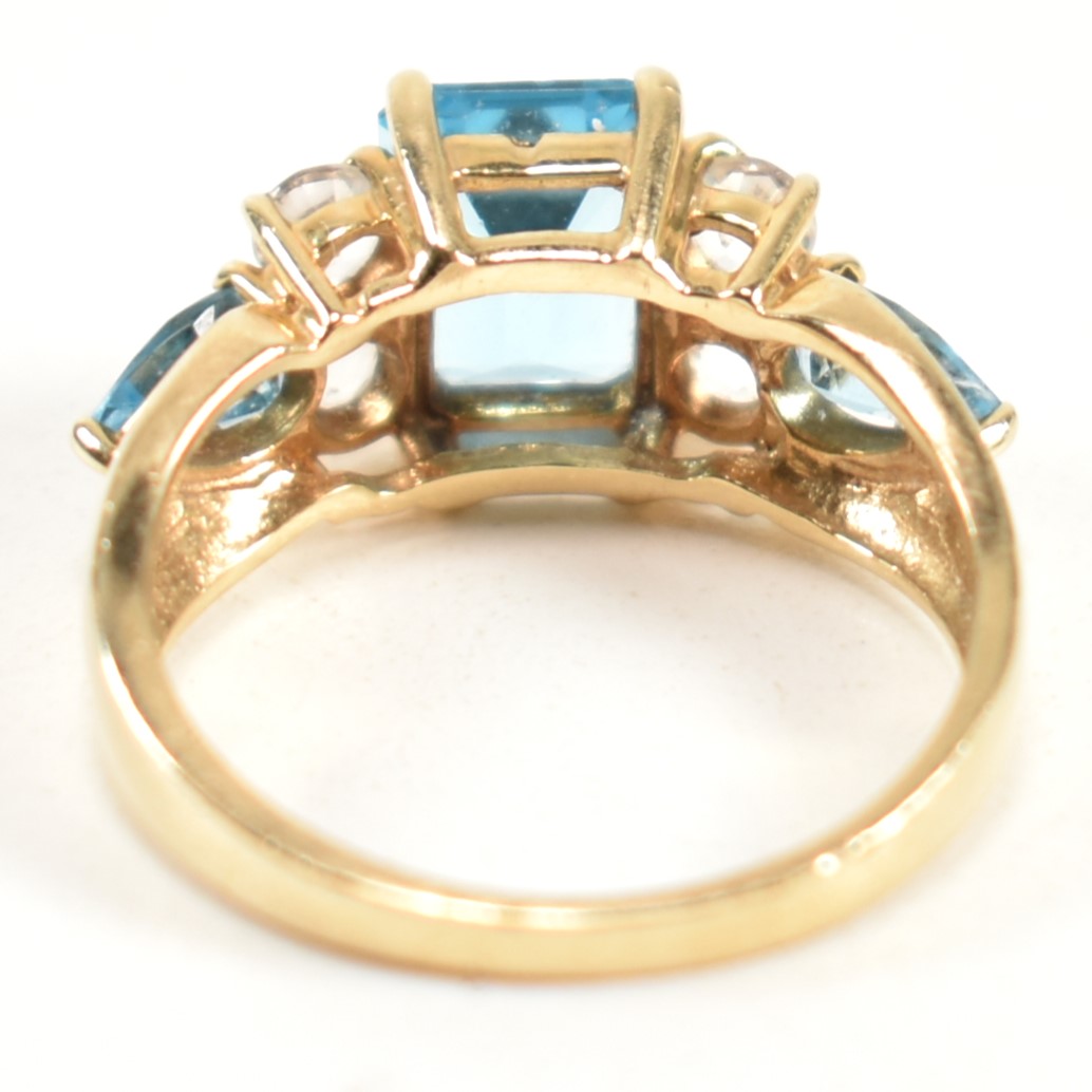 HALLMARKED 9CT GOLD & BLUE & WHITE TOPAZ RING - Image 3 of 8