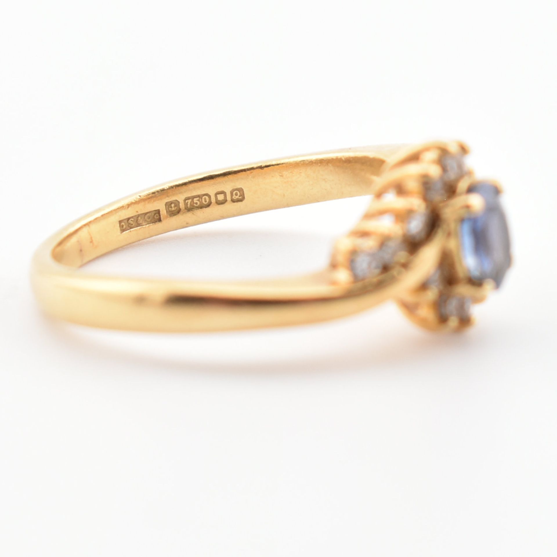 HALLMARKED 18CT GOLD CEYLON SAPPHIRE & DIAMOND RING - Image 7 of 8