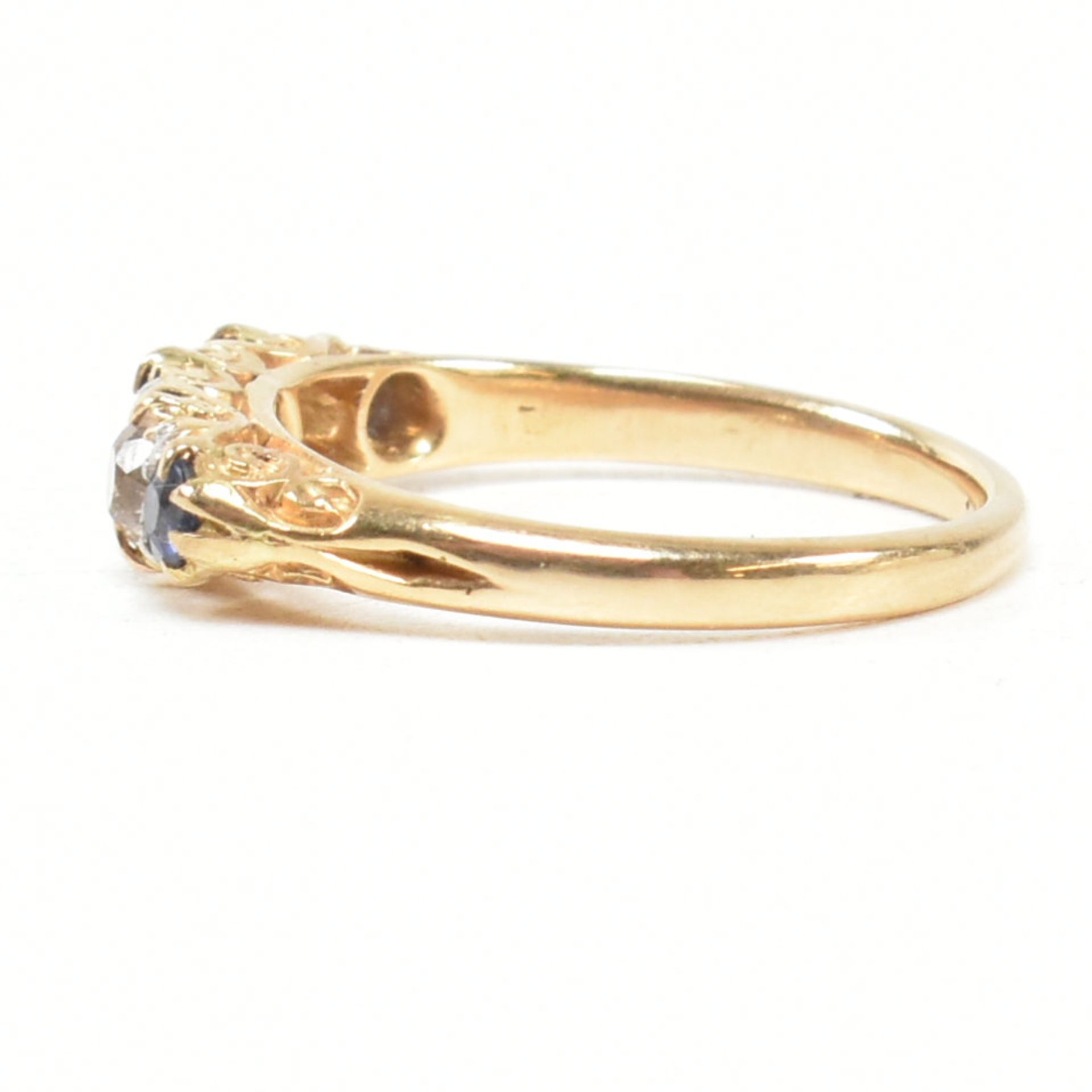 18CT GOLD & SAPPHIRE GYPSY RING - Image 3 of 7