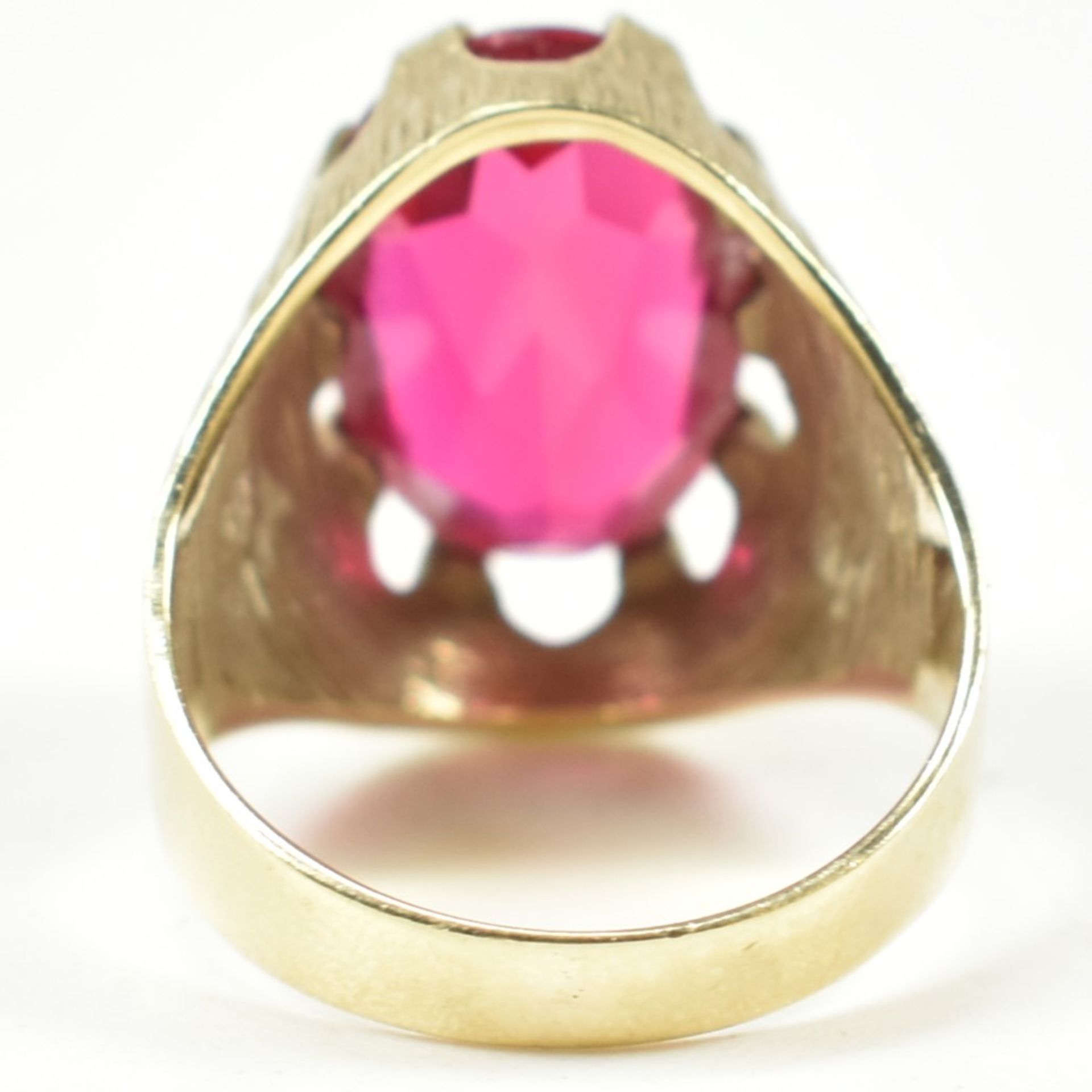 1970S 14CT GOLD SYNTHETIC RUBY RING - Bild 2 aus 7