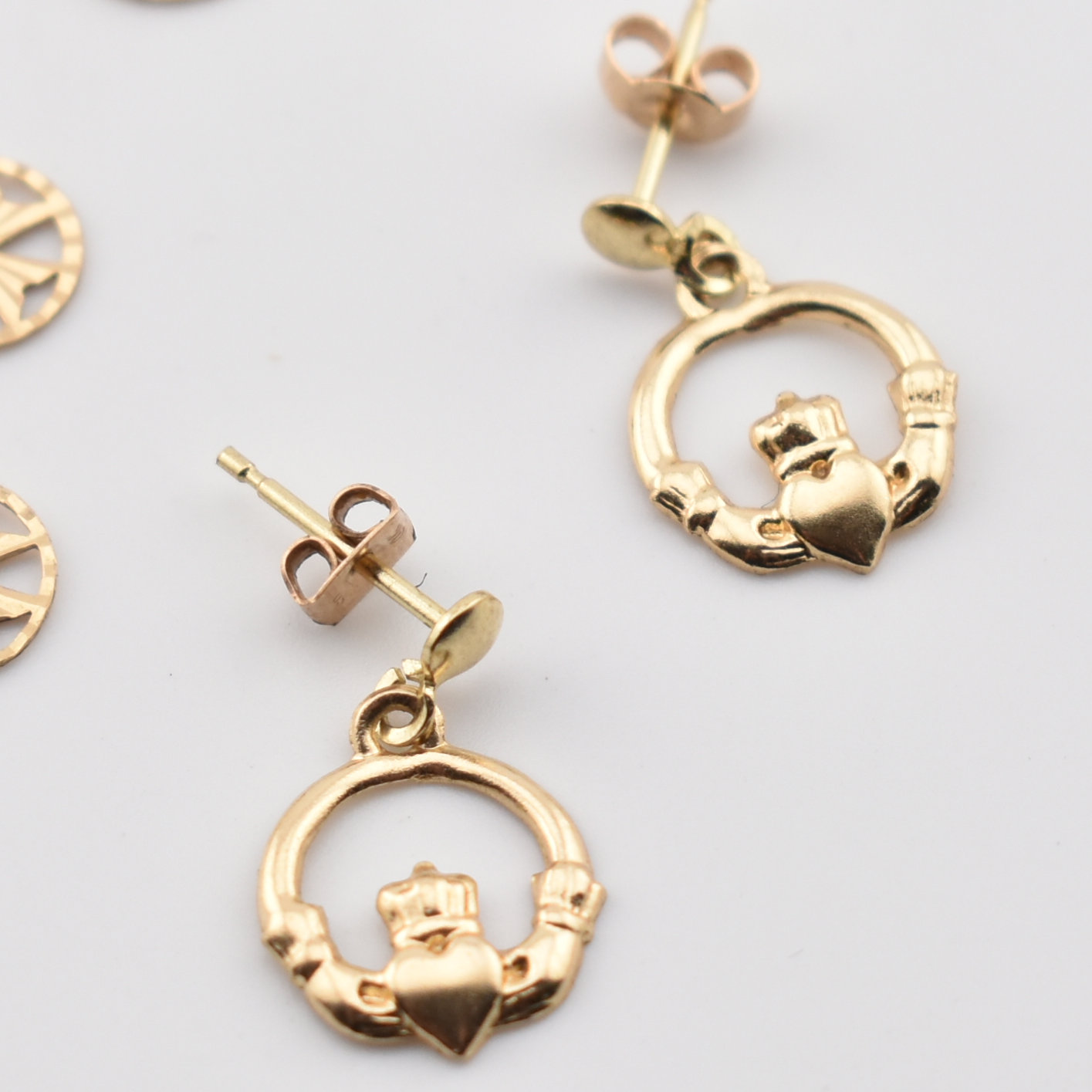 TWO PAIRS OF 9CT GOLD PENDANT EARRINGS - Image 3 of 4