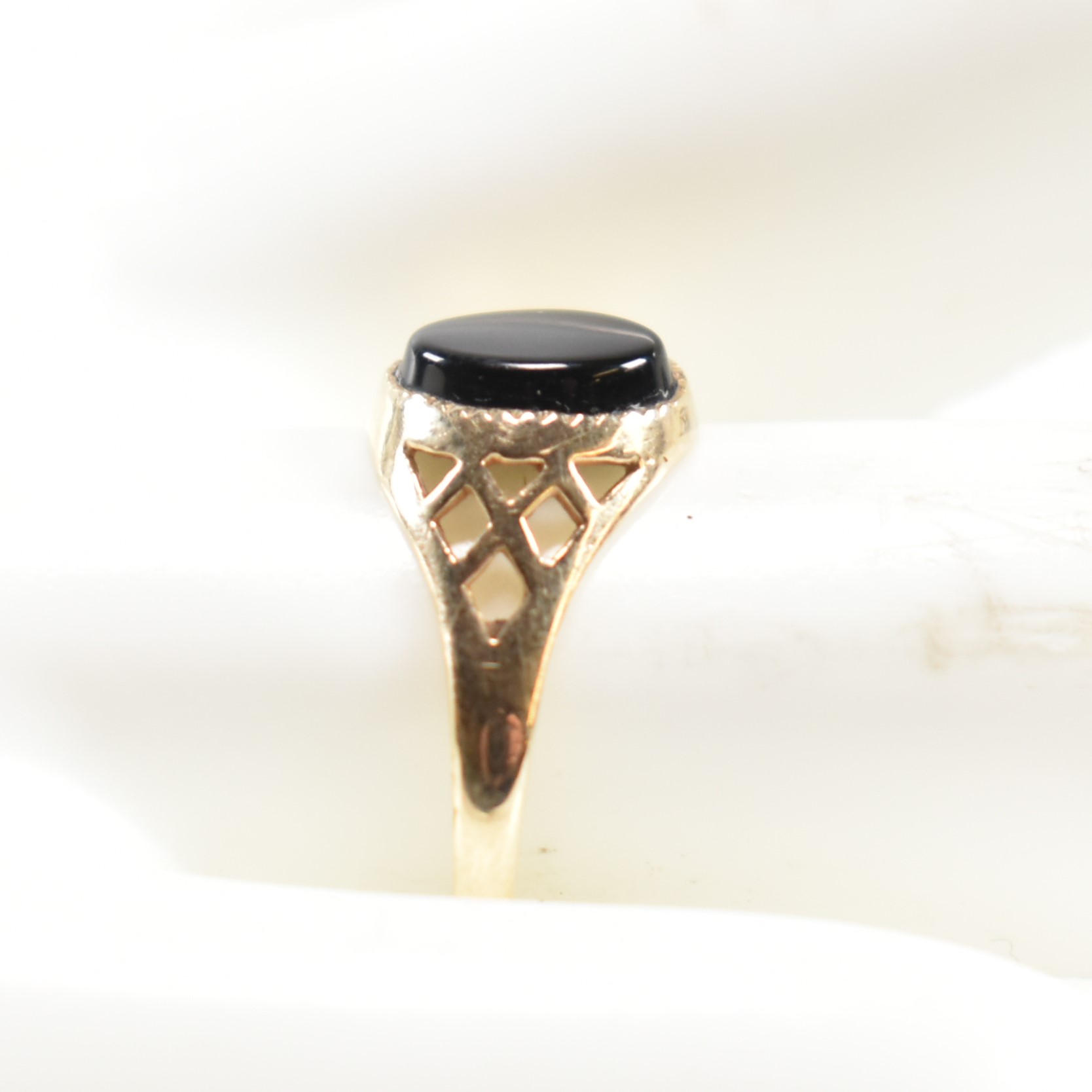 HALLMARKED 9CT GOLD & BLACK STONE SIGNET RING - Bild 8 aus 9