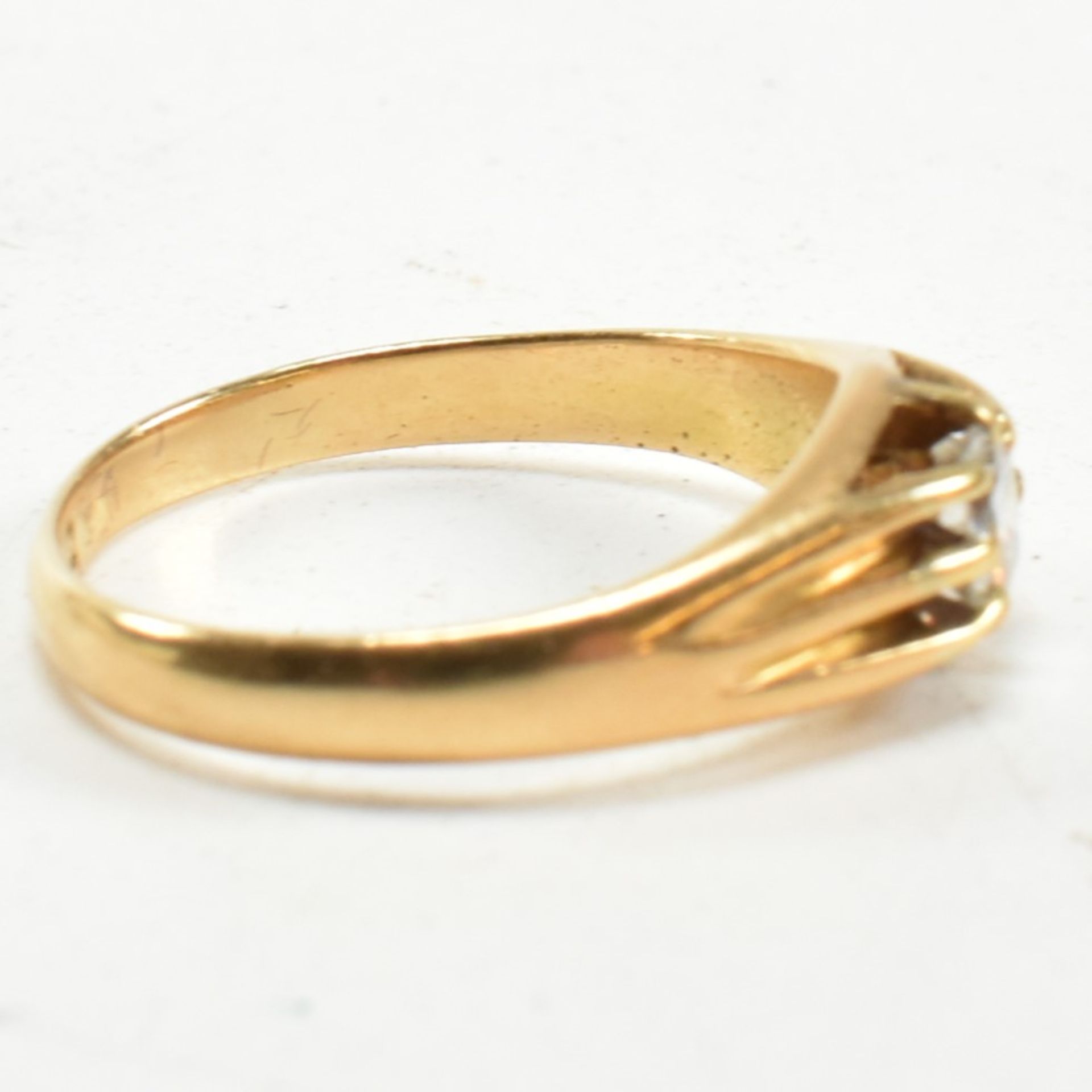 HALLMARKED 18CT GOLD & DIAMOND RING - Image 6 of 8